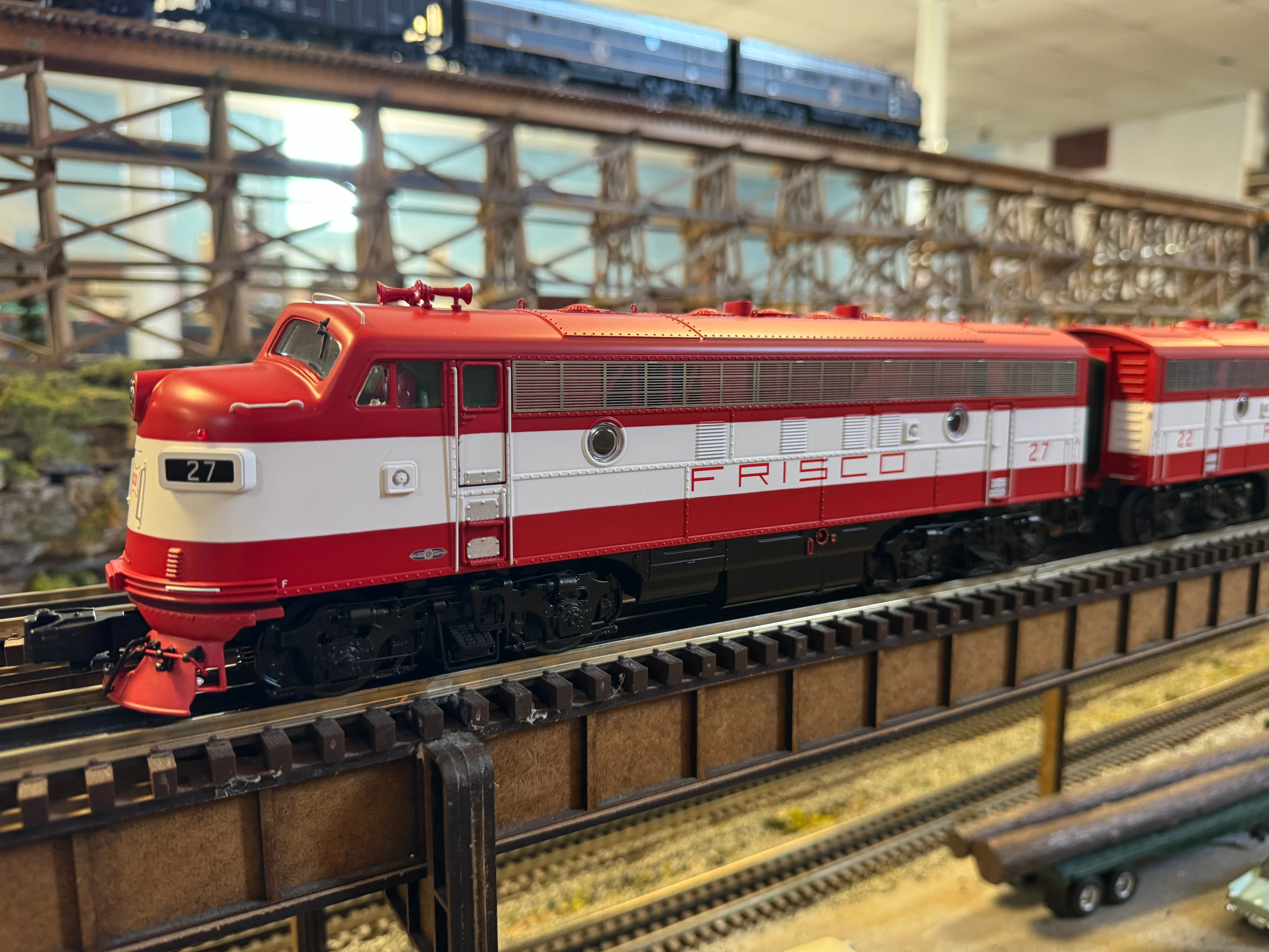MTH 20-21805-1 - F-7 A Unit Diesel Engine "Frisco" #22 w/ PS3 (Hi-Rail Wheels) - Image 5
