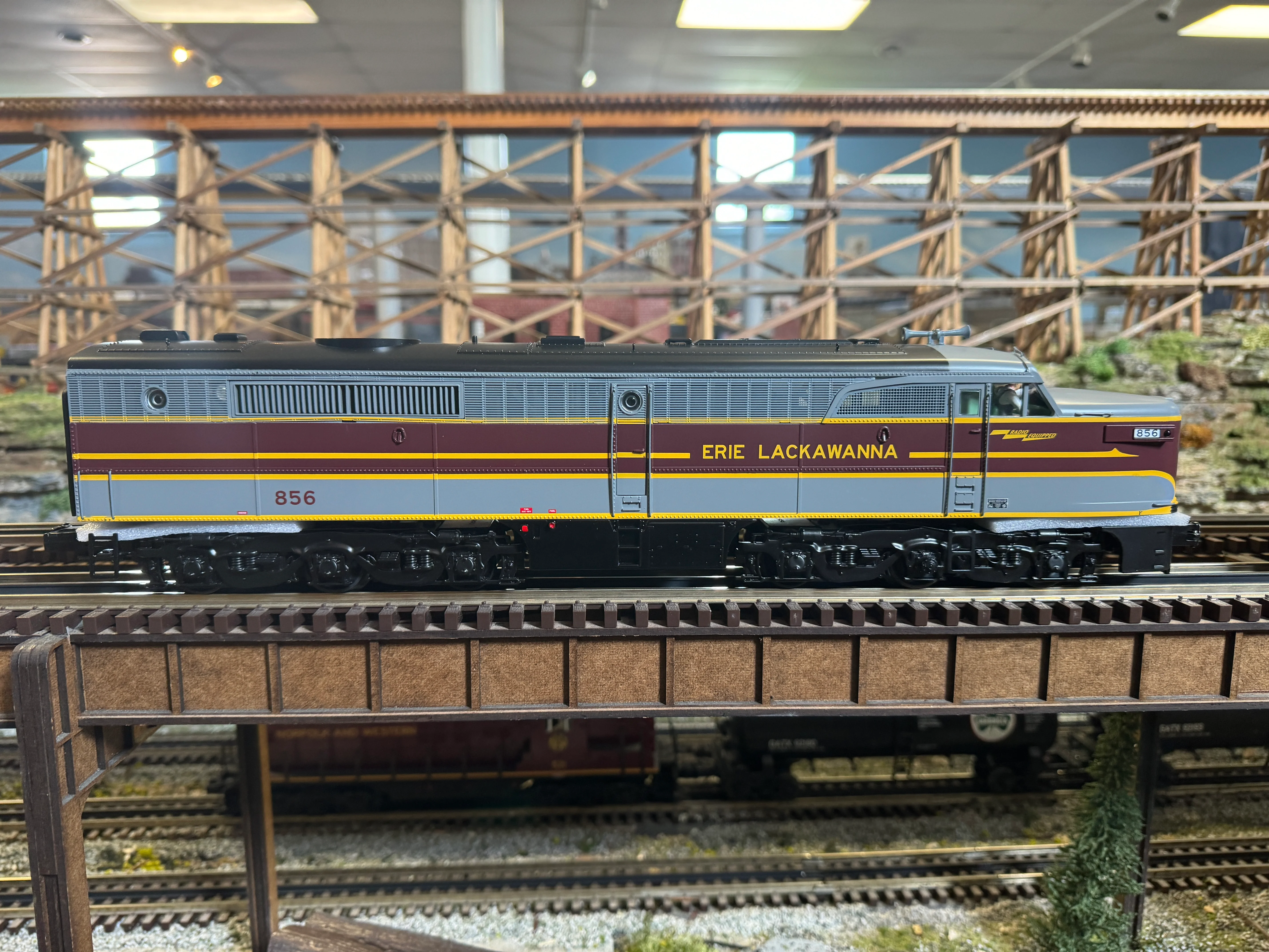 MTH 20-21867-1 - Alco PA A Unit Diesel Locomotive "Erie Lackawanna" #859 w/ PS3 - Image 2