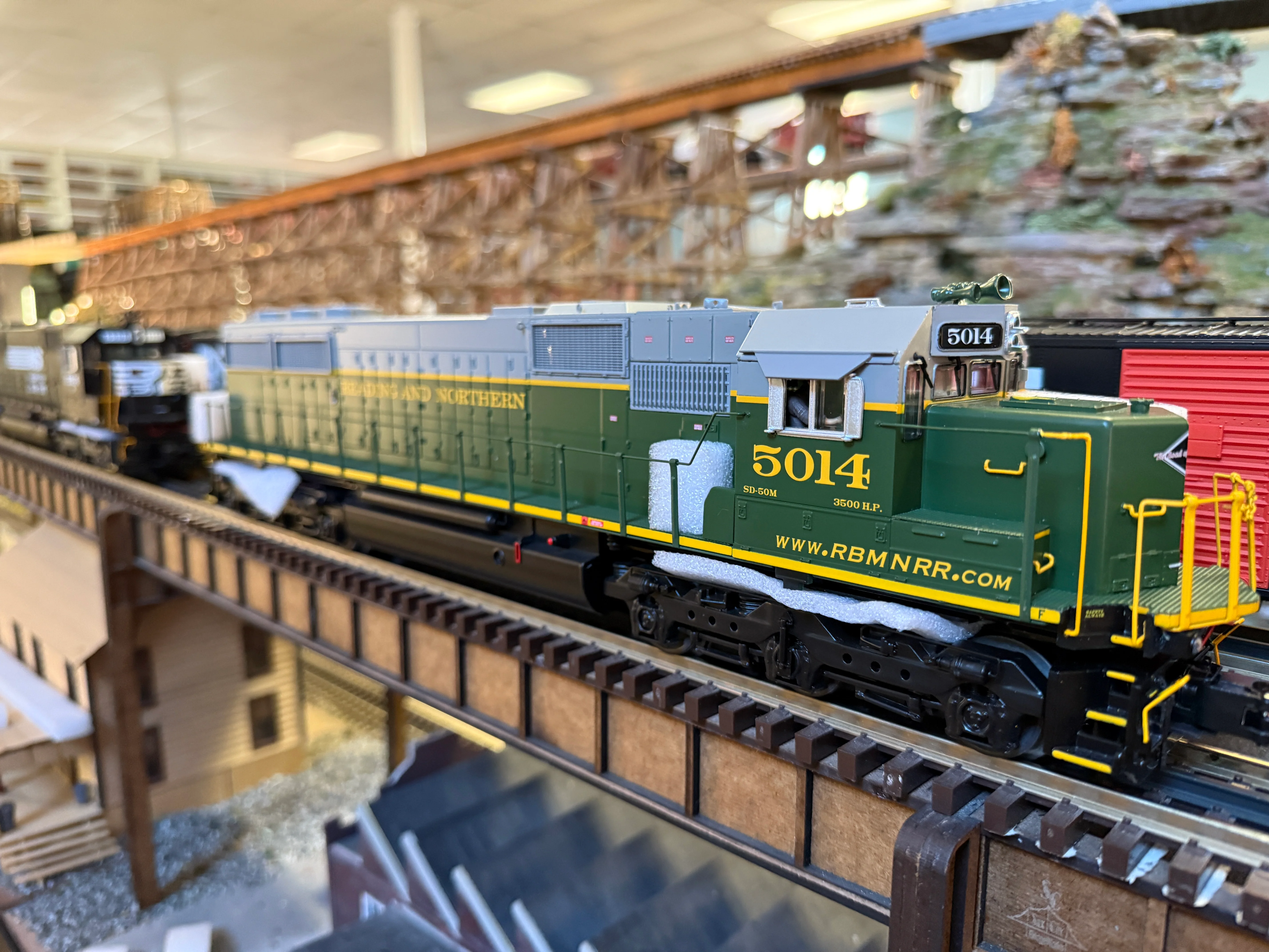 MTH 20-21897-1 - SD50 Diesel Engine "Reading & Northern" #5029 w/ PS3 - Image 2