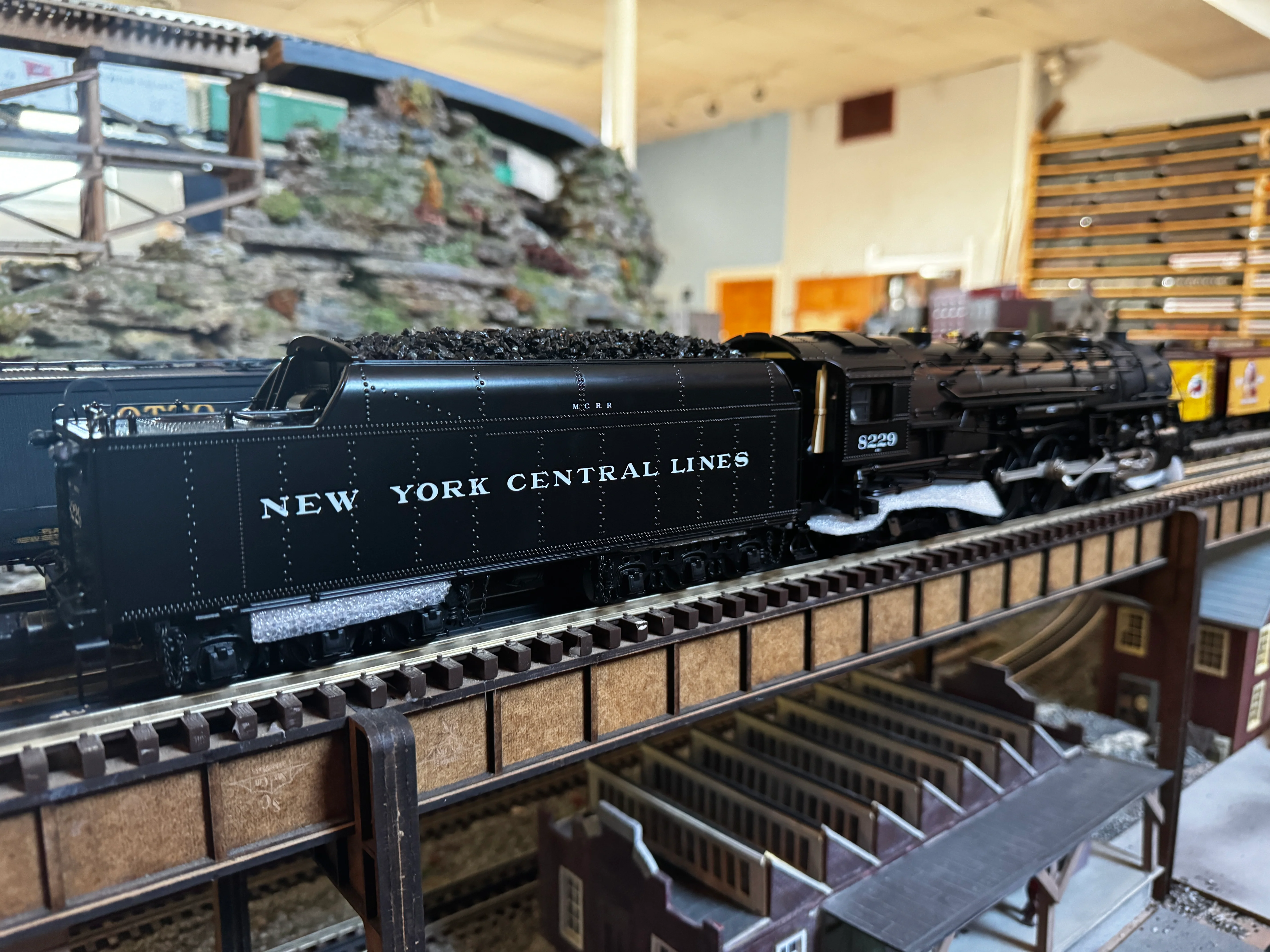 MTH 20-3866-1 - 4-6-4 J-1e Hudson Steam Engine "New York Central Lines" #8229 w/ PS3 (Michigan Central) - Image 3