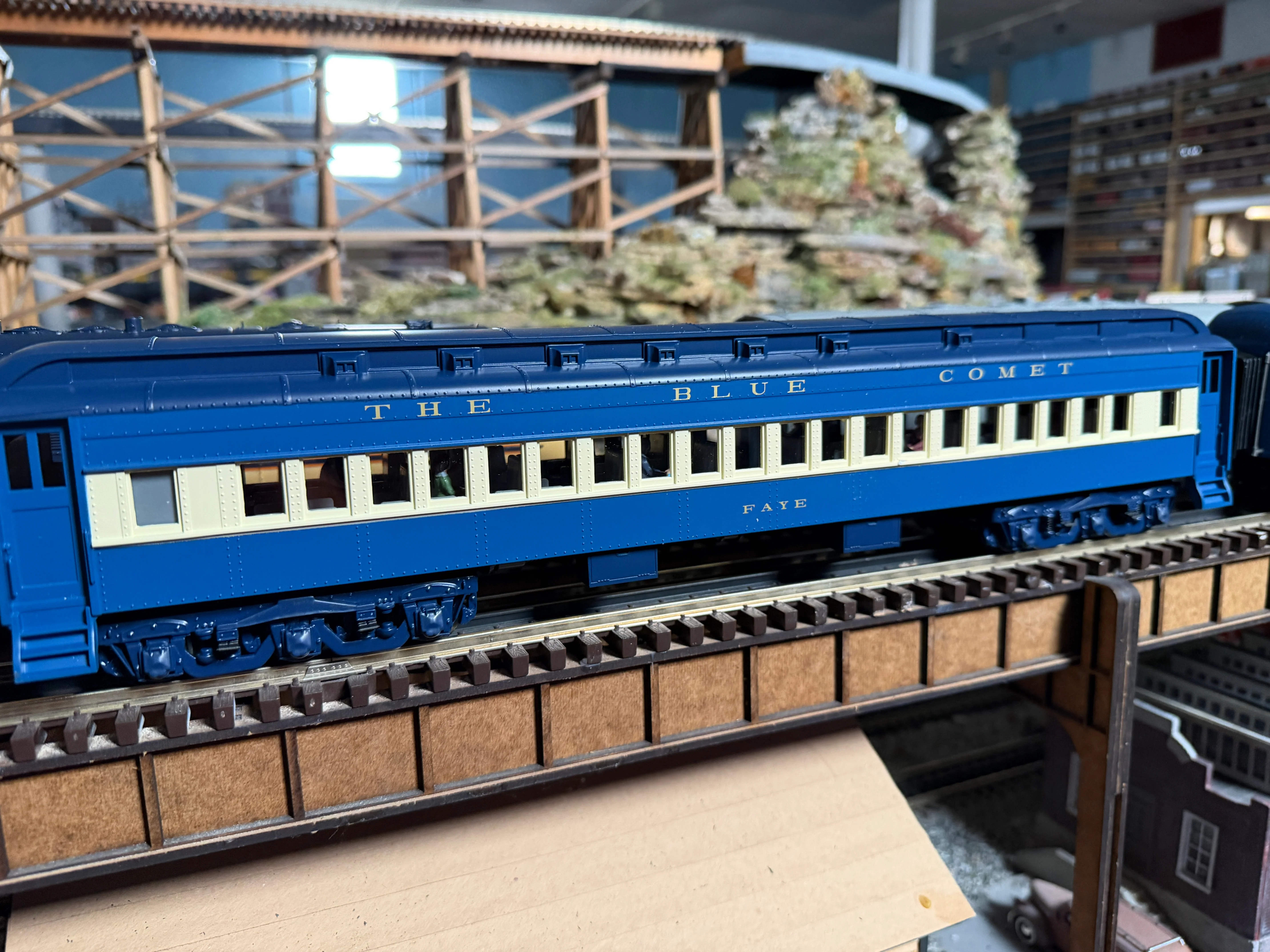 MTH 20-40083 - 70' Madison Passenger Set "Jersey Central" (4-Car) - Image 2