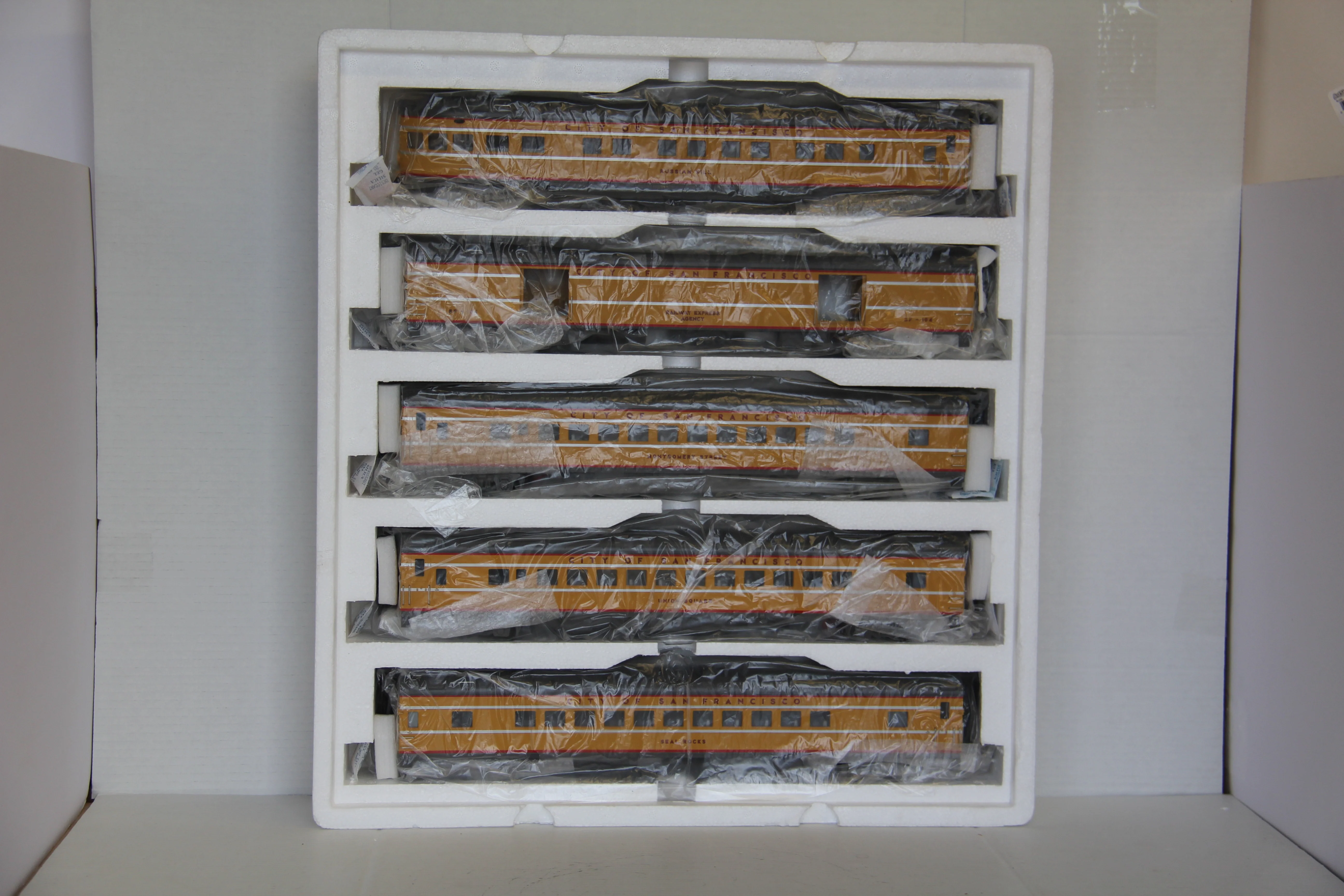 MTH 20-6566 City of San Francisco 5 Car 70' ABS Passenger Smooth 5 Car Set-Second hand-M7261 - Image 13