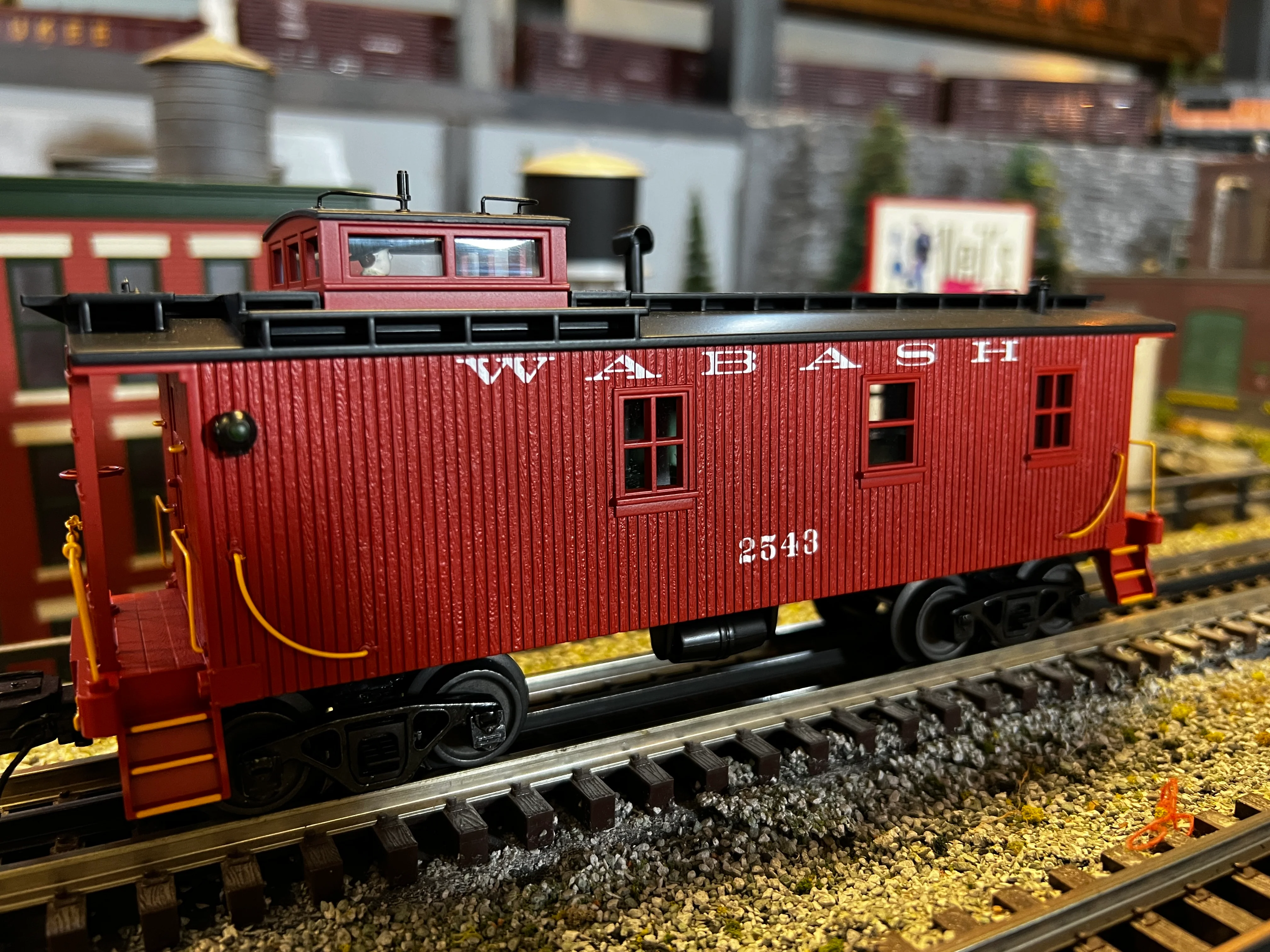 MTH 20-91825 - 35' Woodside Caboose "Wabash" #2543 - Custom Run for MrMuffin'sTrains - Image 2