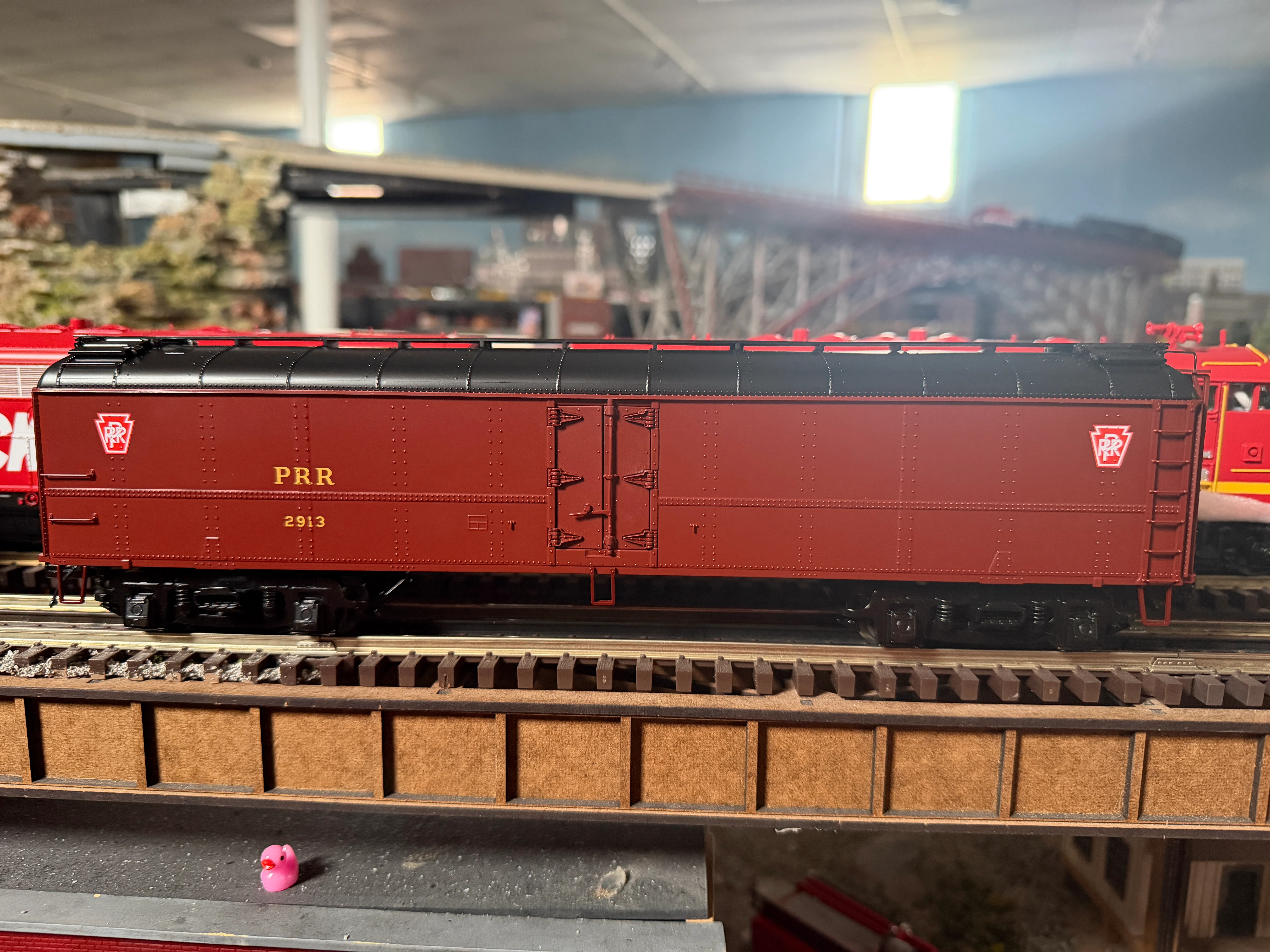MTH 20-94769 - R50B Express Reefer Car "Pennsylvania" #2913 w/ Herald (Tuscan) - Custom Run for MrMuffin'sTrains - Image 2
