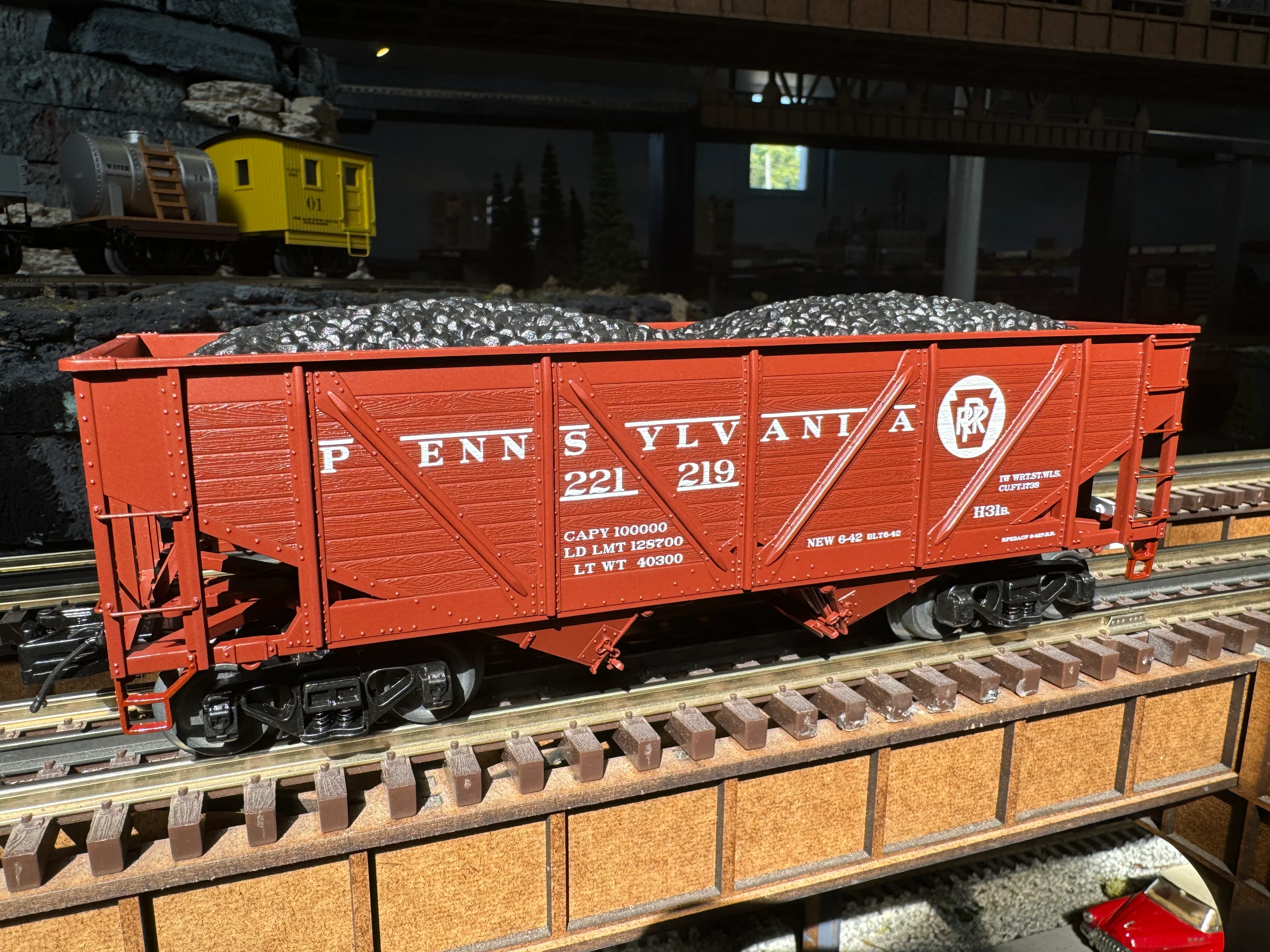 MTH 20-95660 - 34' Composite Hopper Car "Pennsylvania" - Image 2