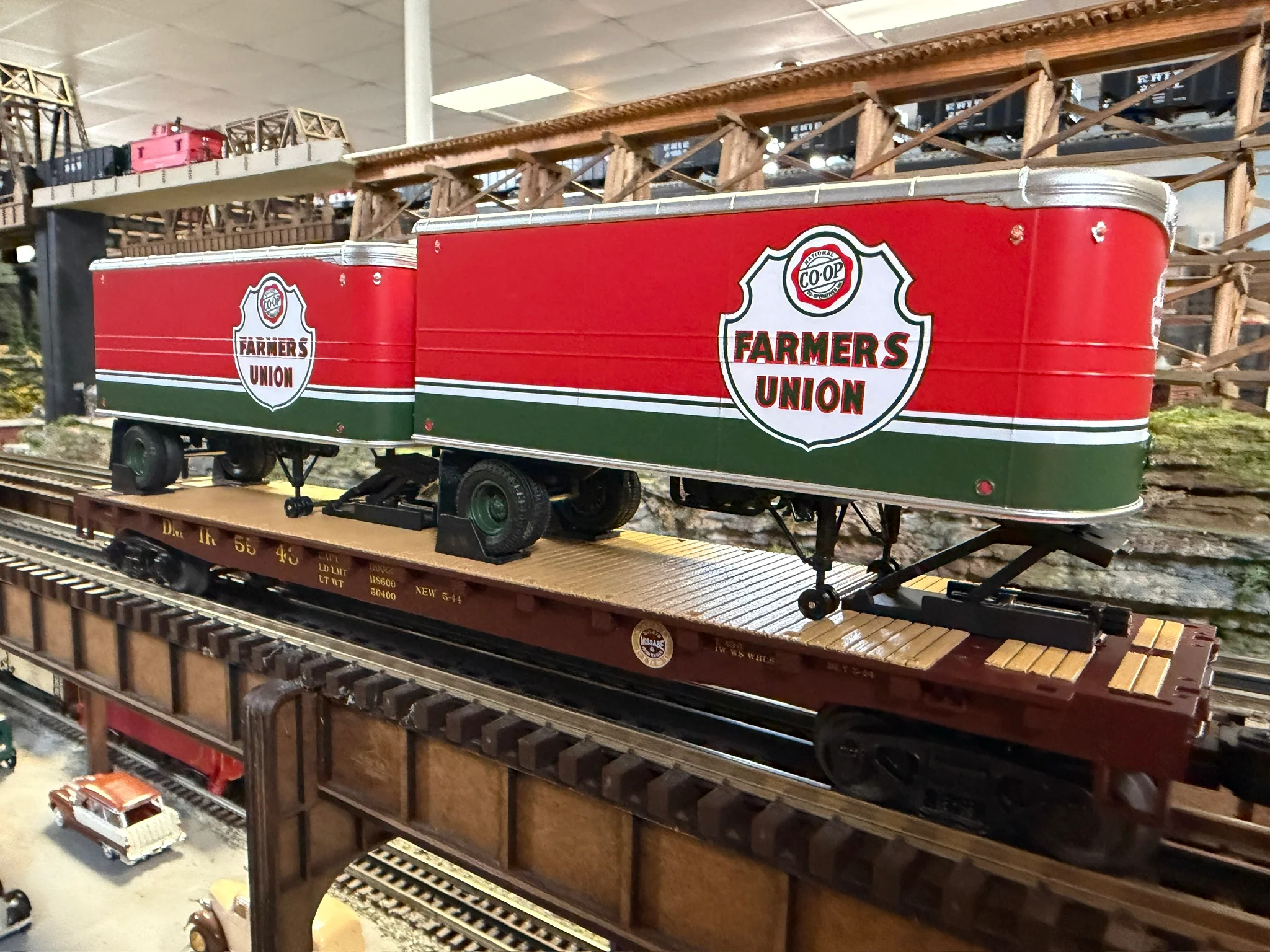 MTH 20-95714 - Flat Car "Duluth Missabe & Iron Range" w/ (2) PUP Trailers (Farmers Union)