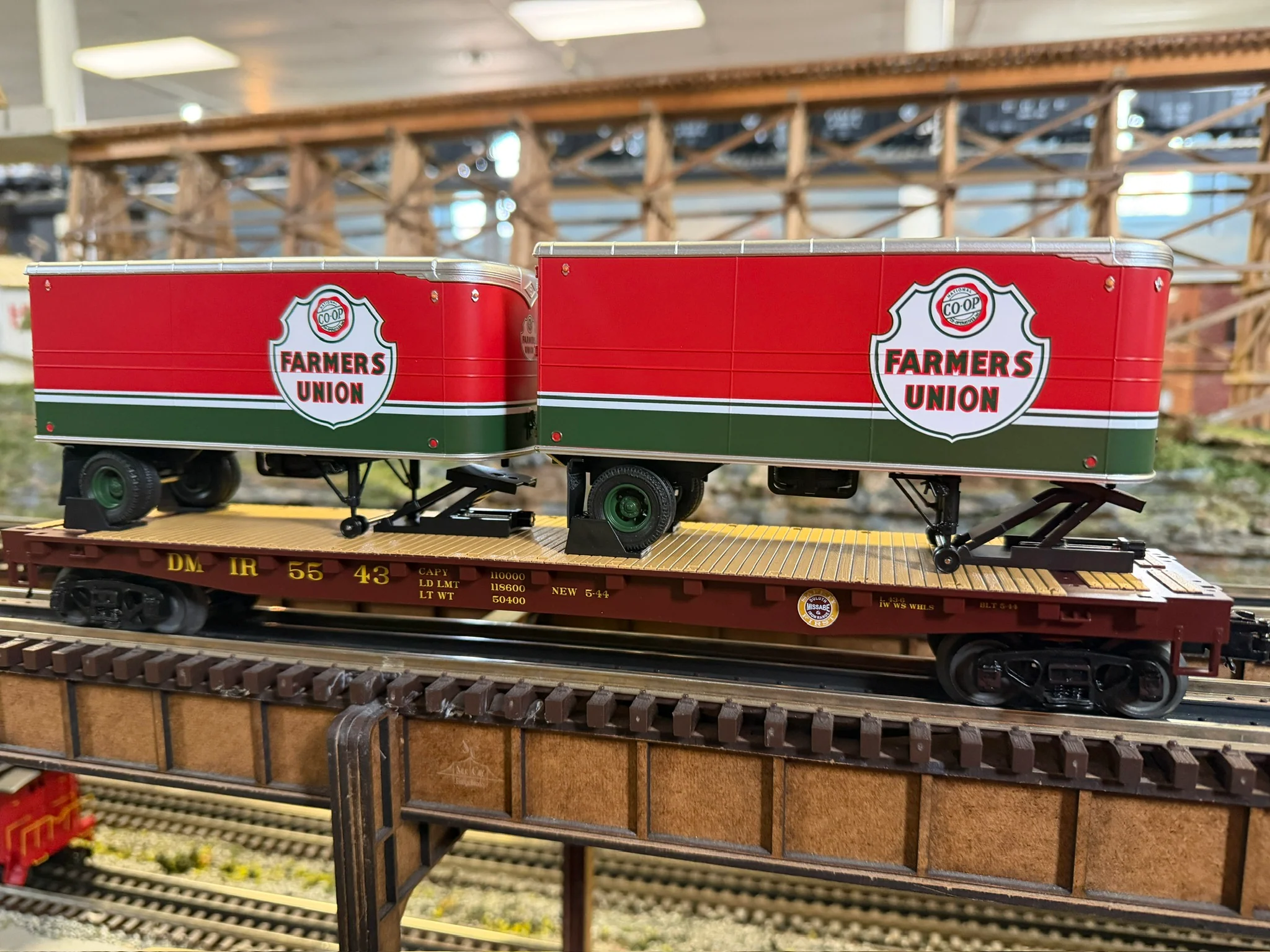 MTH 20-95714 - Flat Car "Duluth Missabe & Iron Range" w/ (2) PUP Trailers (Farmers Union) - Image 2