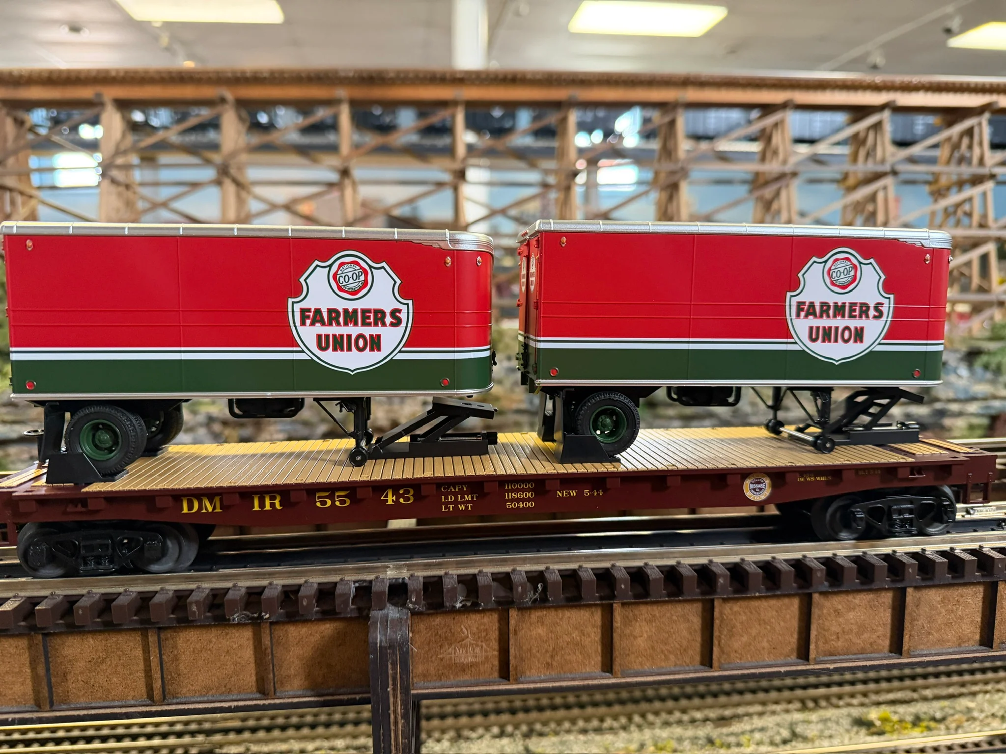 MTH 20-95714 - Flat Car "Duluth Missabe & Iron Range" w/ (2) PUP Trailers (Farmers Union) - Image 3