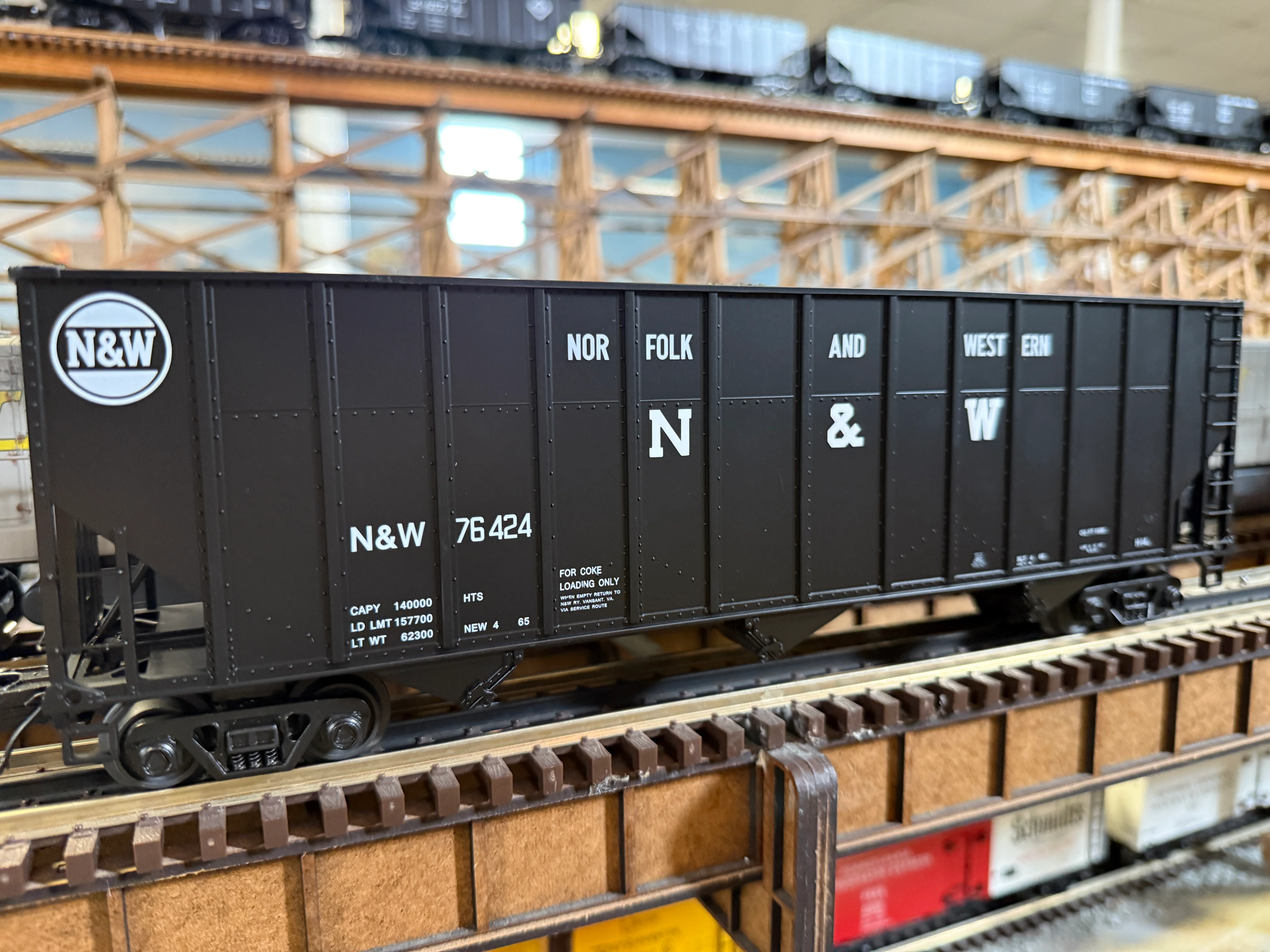 MTH 20-96865 - Coke Hopper Car w/Load "Norfolk & Western" #76421 - Custom Run for MrMuffin'sTrains - Image 2