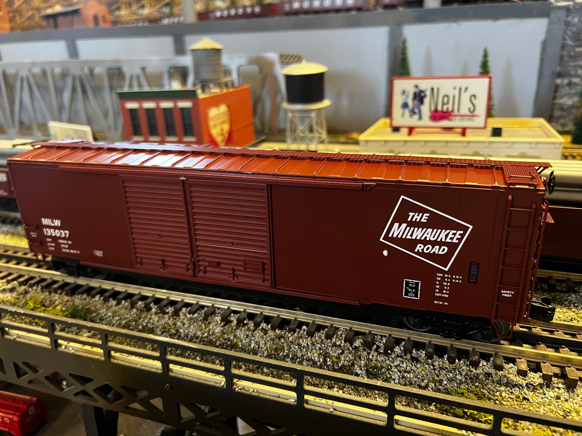 MTH 20-99311 - 50' PS-1 Double Door Box Car "Milwaukee Road" #135031 - Custom Run for MrMuffin'sTrains