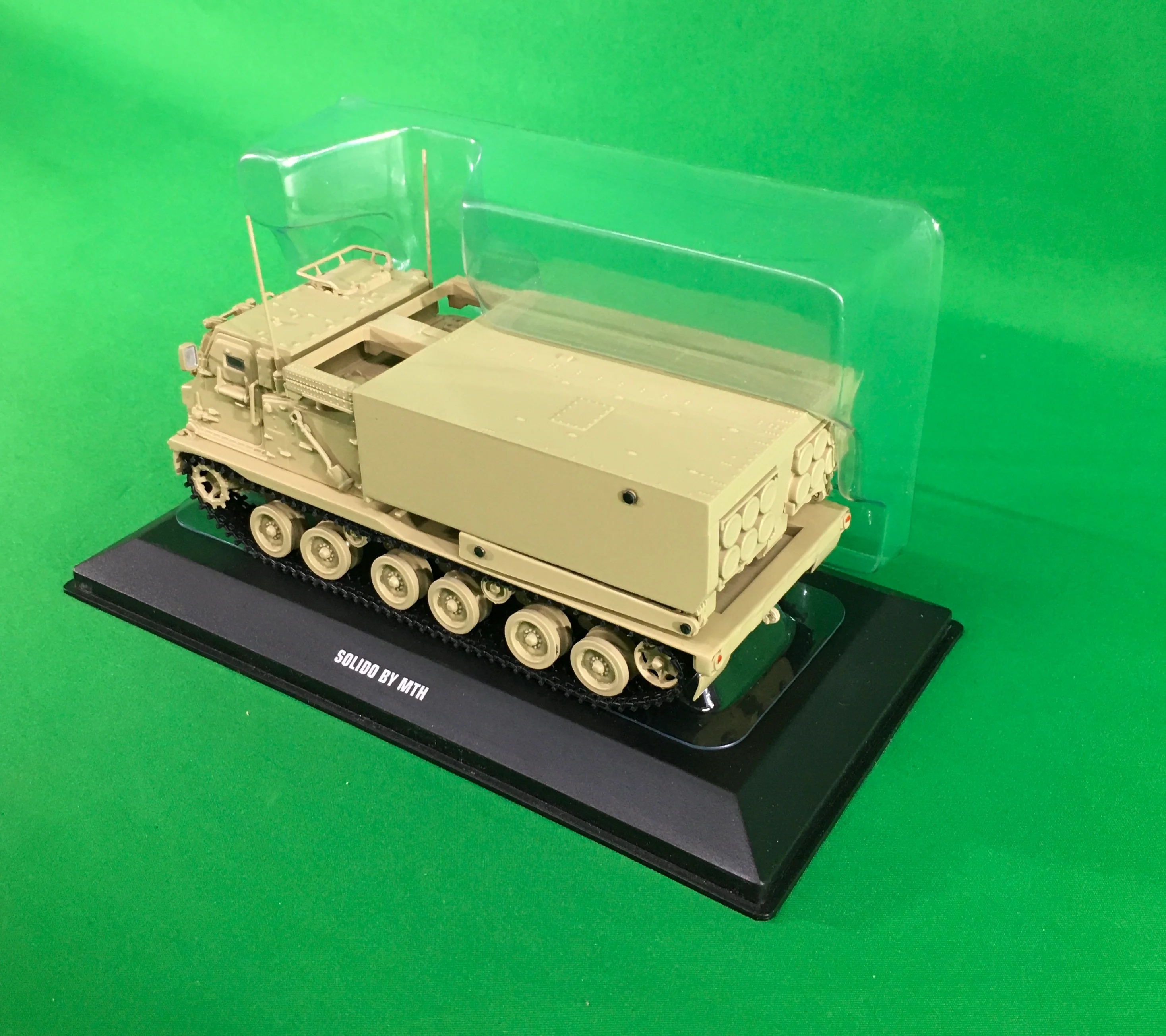 MTH 23-10008 - U.S. Army M270 Rocket Launcher 1/48 Scale (Desert) - Image 2