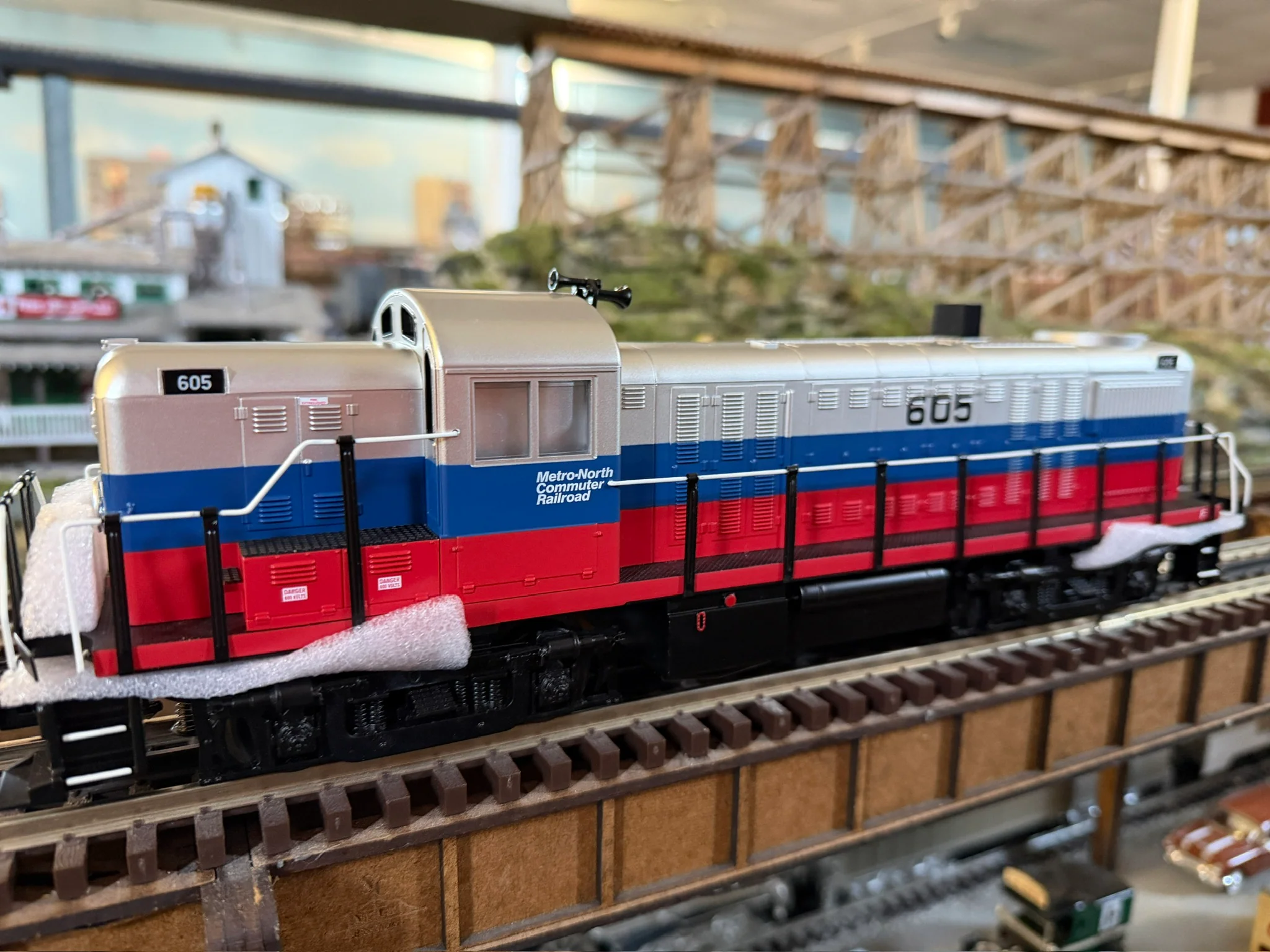 MTH 30-21193-1 - RS-3 Diesel Engine "Metro North" #605 w/ PS3