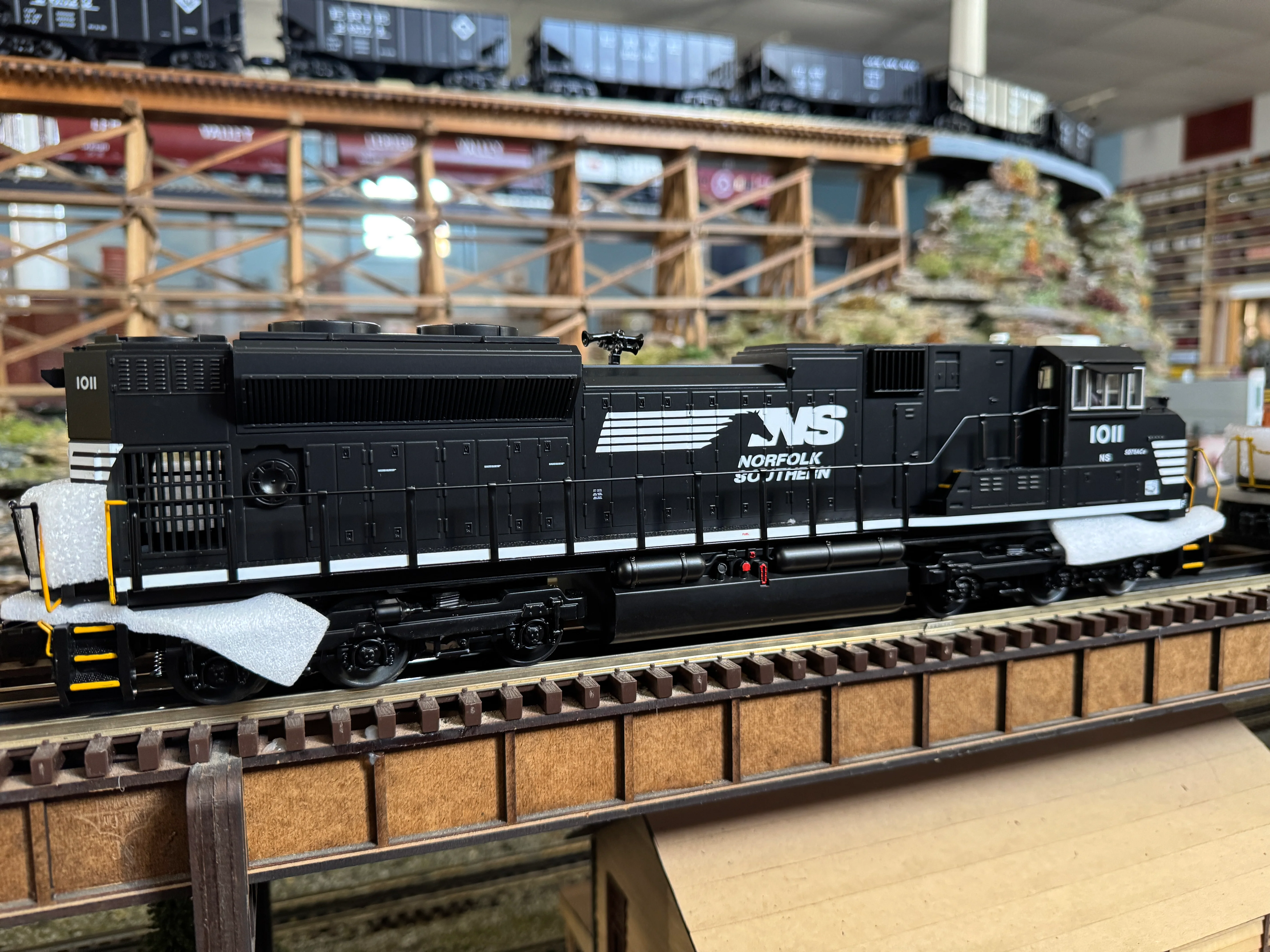 MTH 30-21228-1 - SD70ACe Imperial Diesel Engine "Norfolk Southern" #1011 w/ PS3 - Image 4