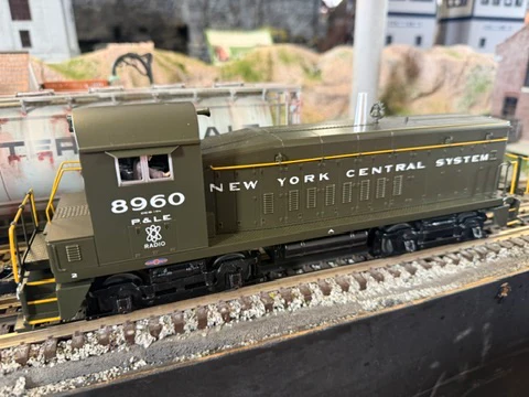 MTH 30-21324-1 - SW-8 Switcher Diesel Engine "Pittsburg & Lake Erie (New York Central)" #8960 w/ PS3 - Custom Run for MrMuffin'sTrains - Image 4