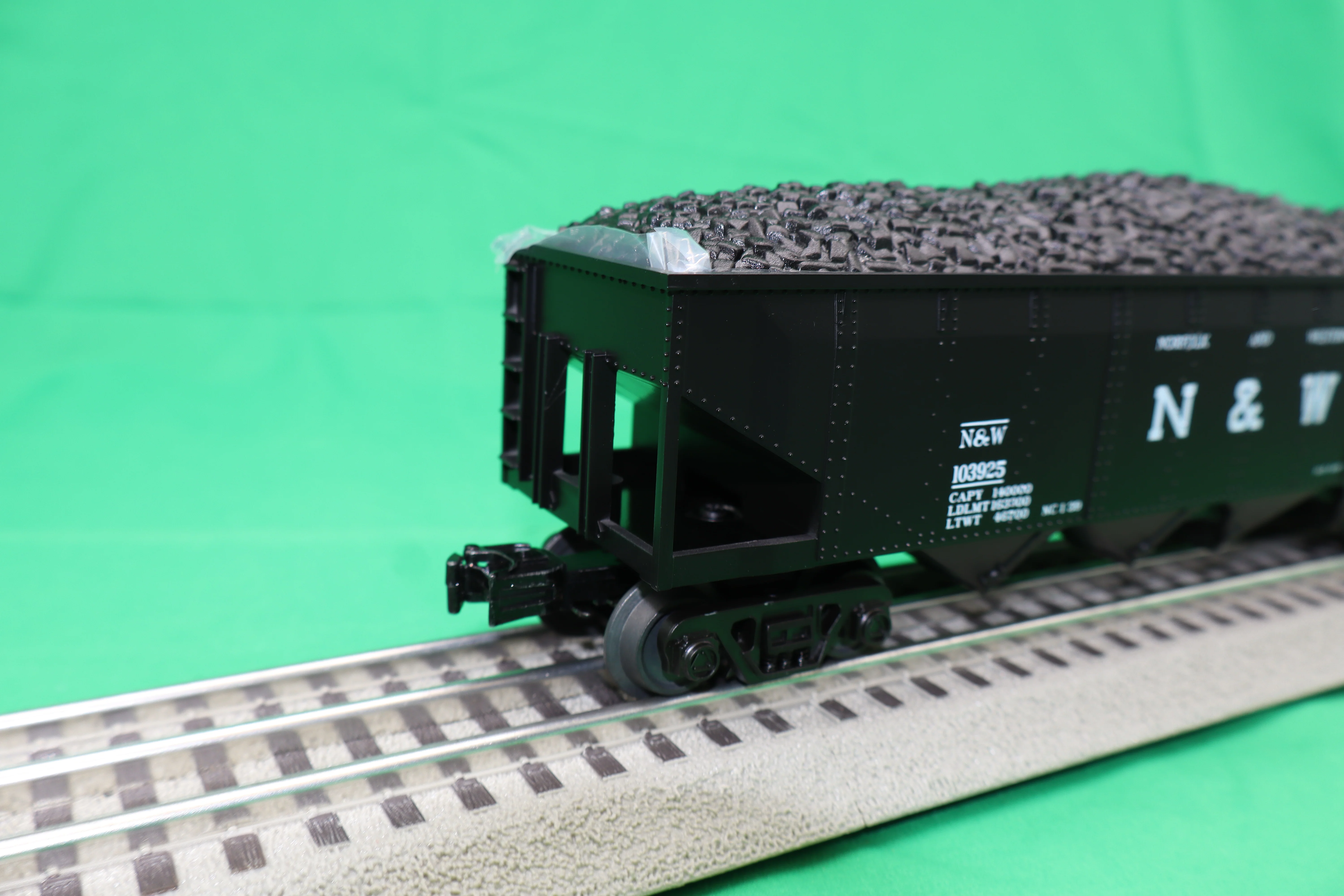 MTH 30-75756 - 4-Bay Hopper Car "Norfolk & Western" #103925 - Image 2