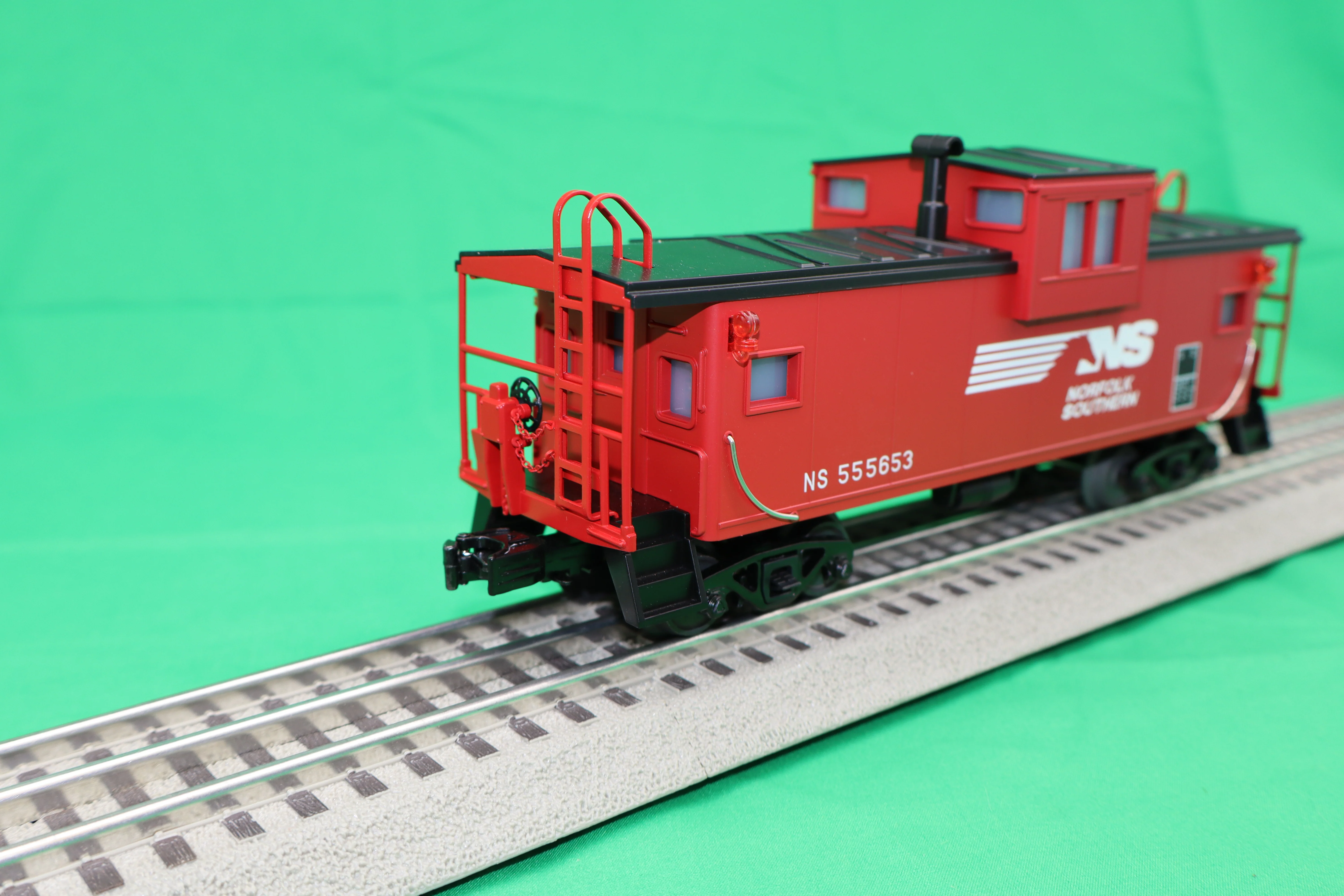 MTH 30-77404 - Extended Vision Caboose "Norfolk Southern" #555653 - Image 2