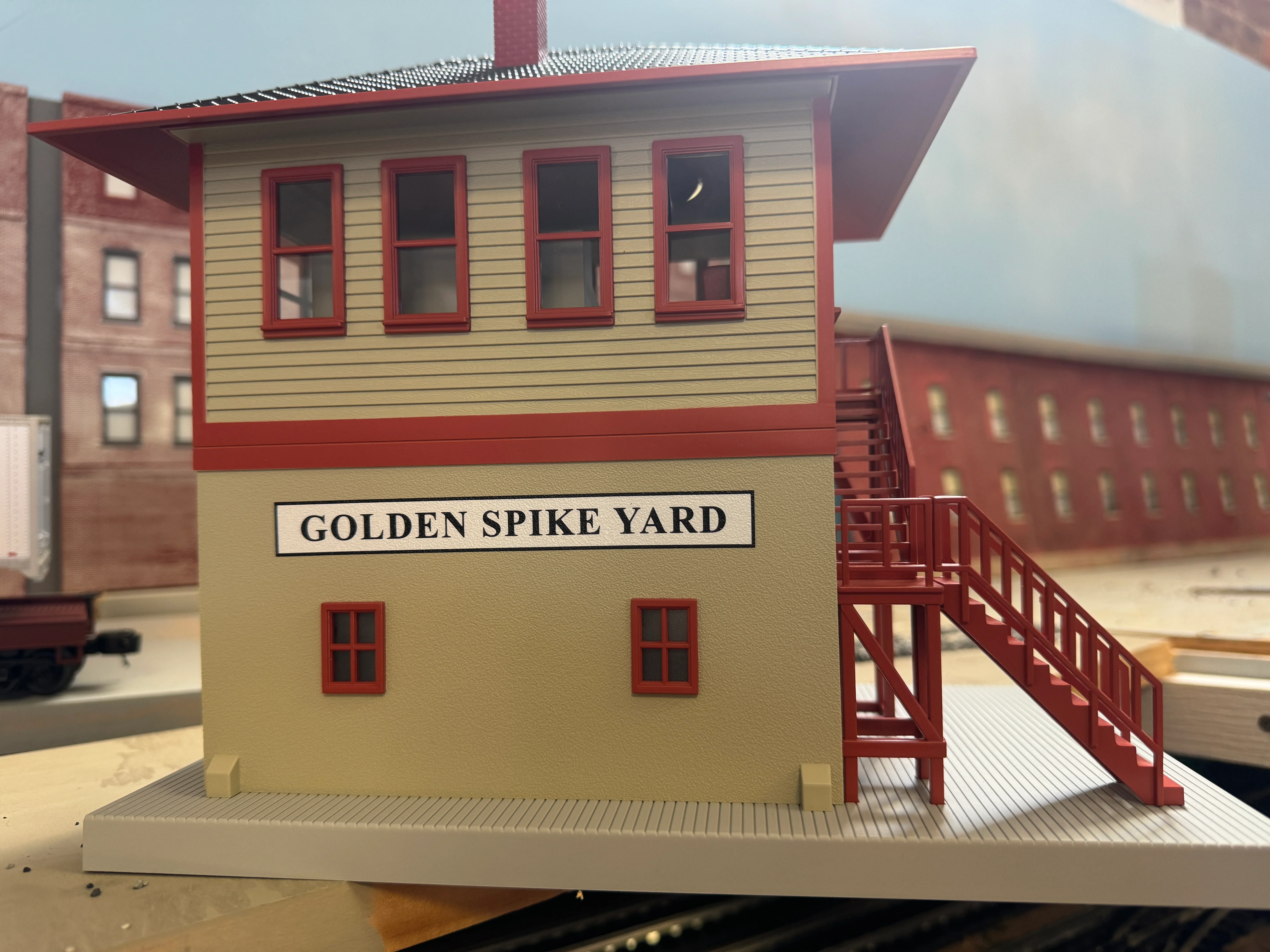 MTH 30-90673 - Switch Tower "Golden Spike Yard" - Image 3