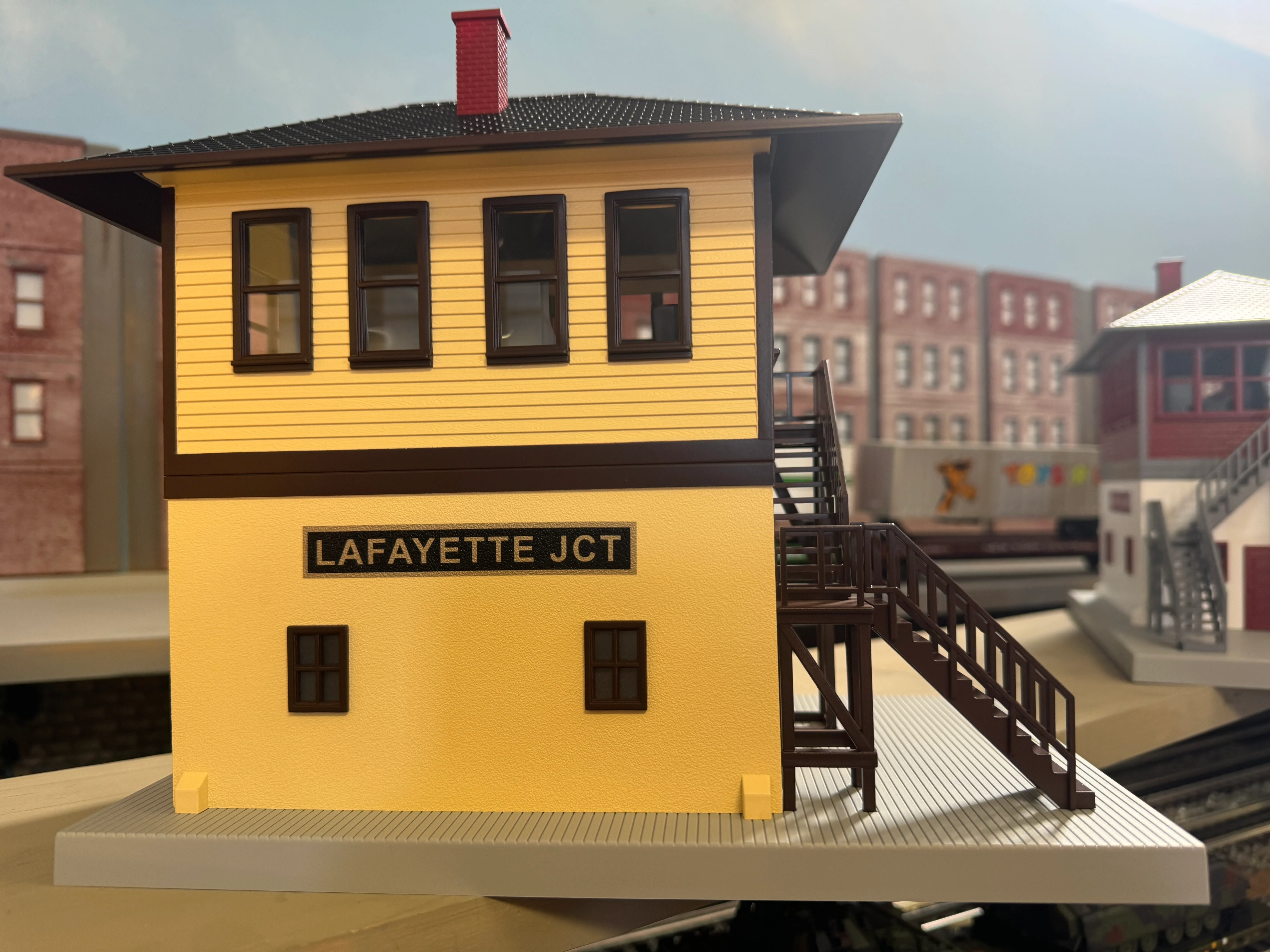 MTH 30-90679 - Switch Tower "Lafayette Junction" (on the Monon) - Custom Run for MrMuffin'sTrains - Image 3