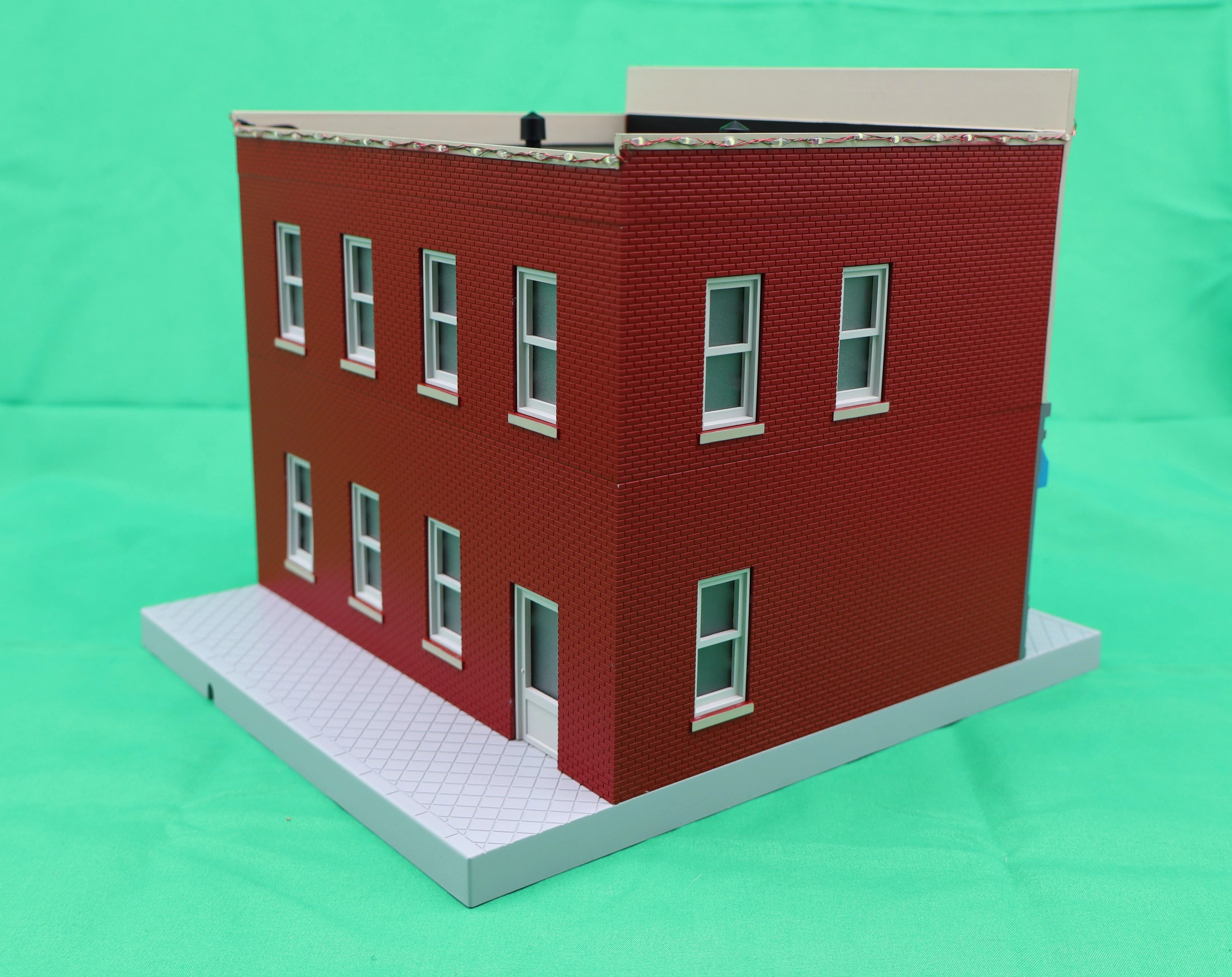 MTH 30-90684 - 2-Story City Building 1 "Wally’s Belvedere Tavern" w/ LEDs - Image 3