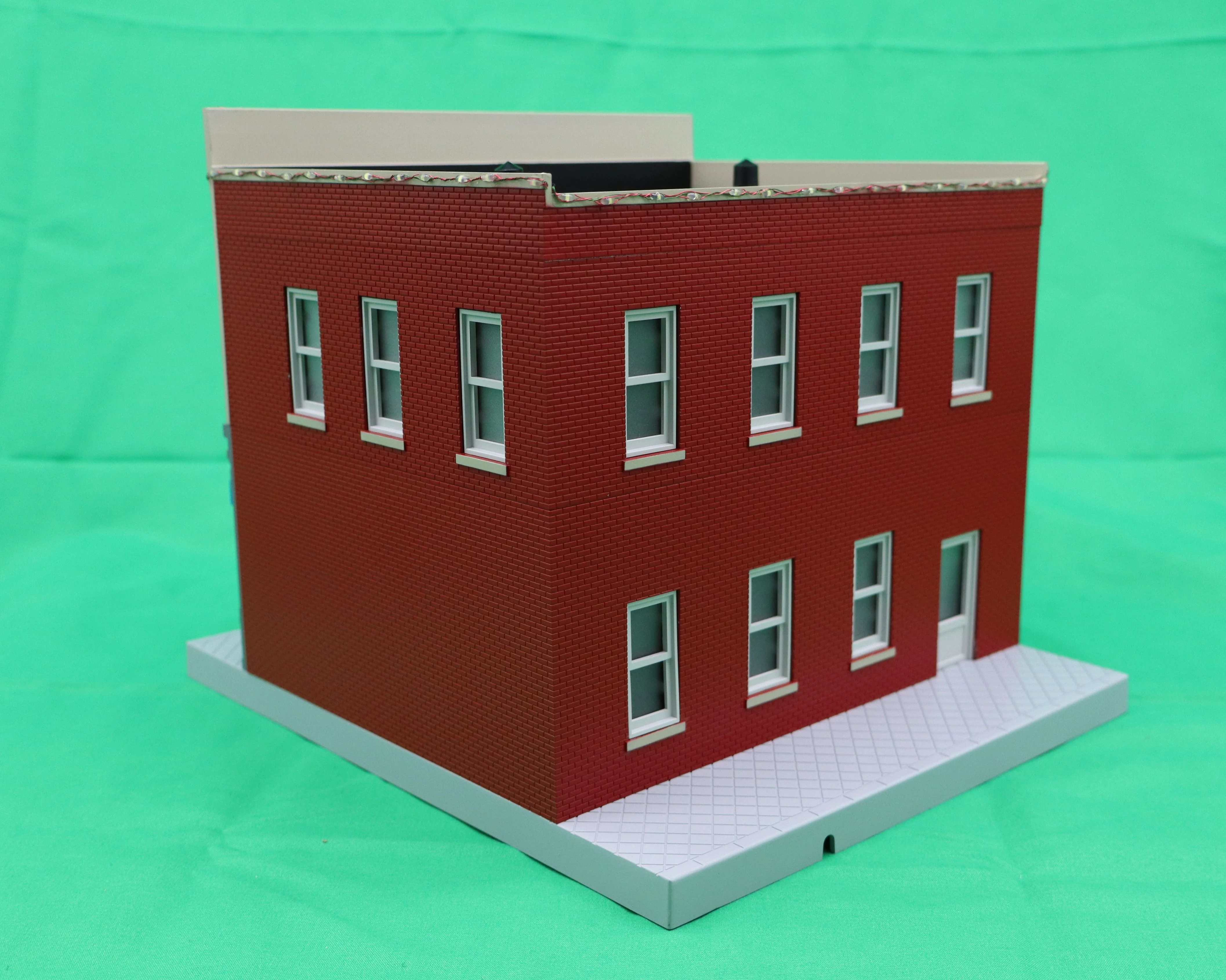 MTH 30-90684 - 2-Story City Building 1 "Wally’s Belvedere Tavern" w/ LEDs - Image 4
