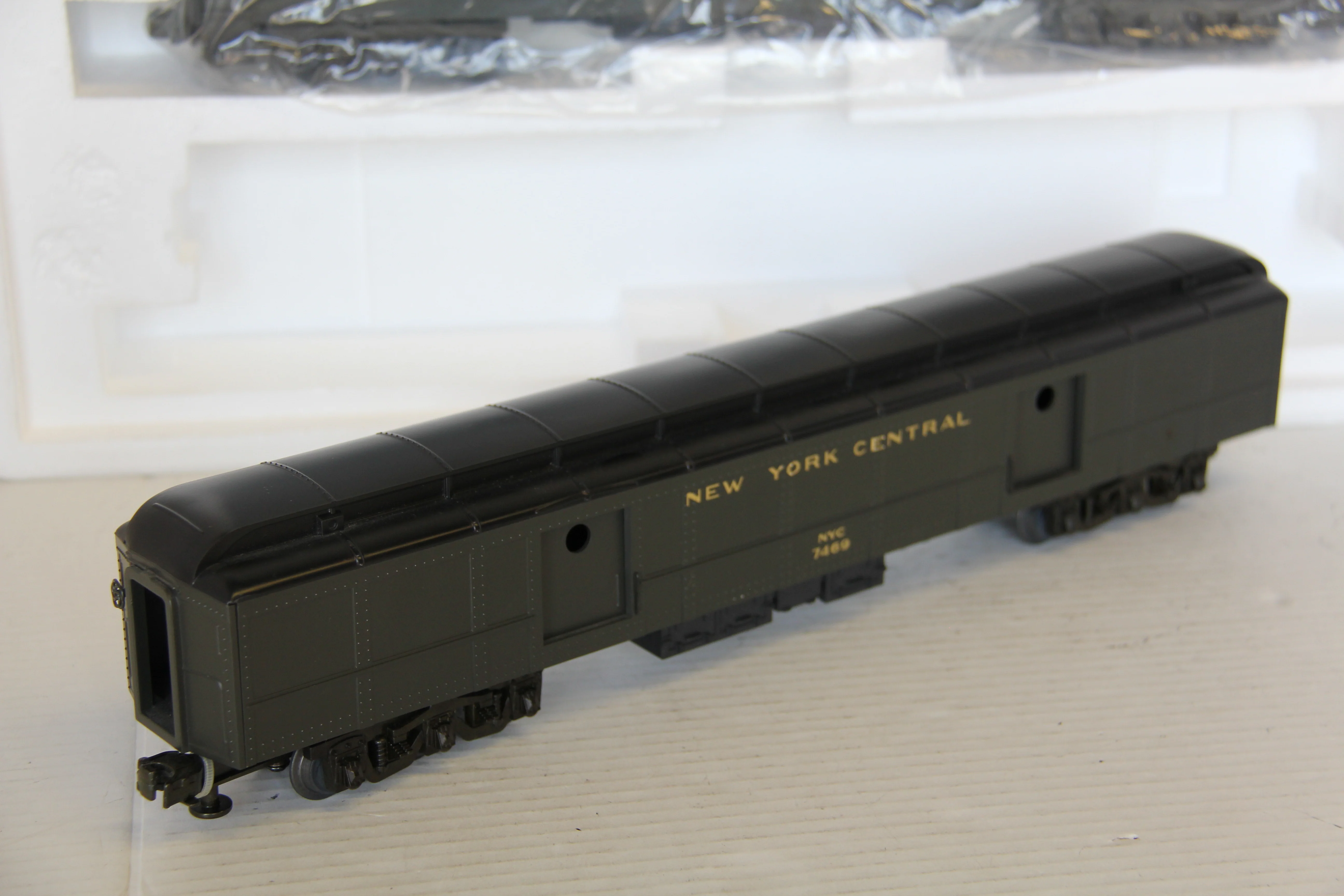 MTH (MT) 20-4019 New York Central Madison 5 Car Set-Second hand-M7561 - Image 3