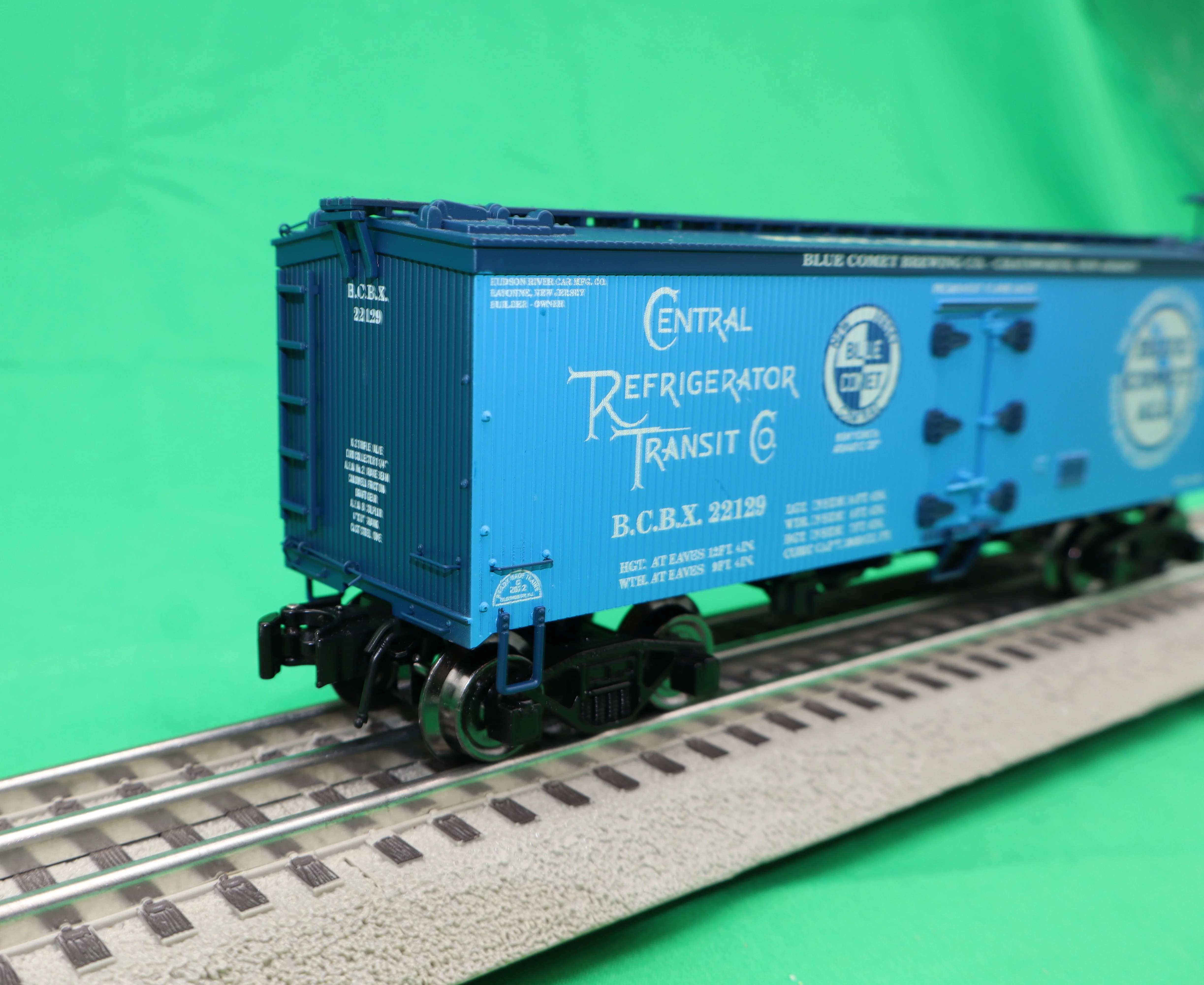 Ready Made Trains RMT-86126-1 - 36' Woodside Reefer Car "New Jersey Central" #22129 (Blue Comet Ale) - Image 2