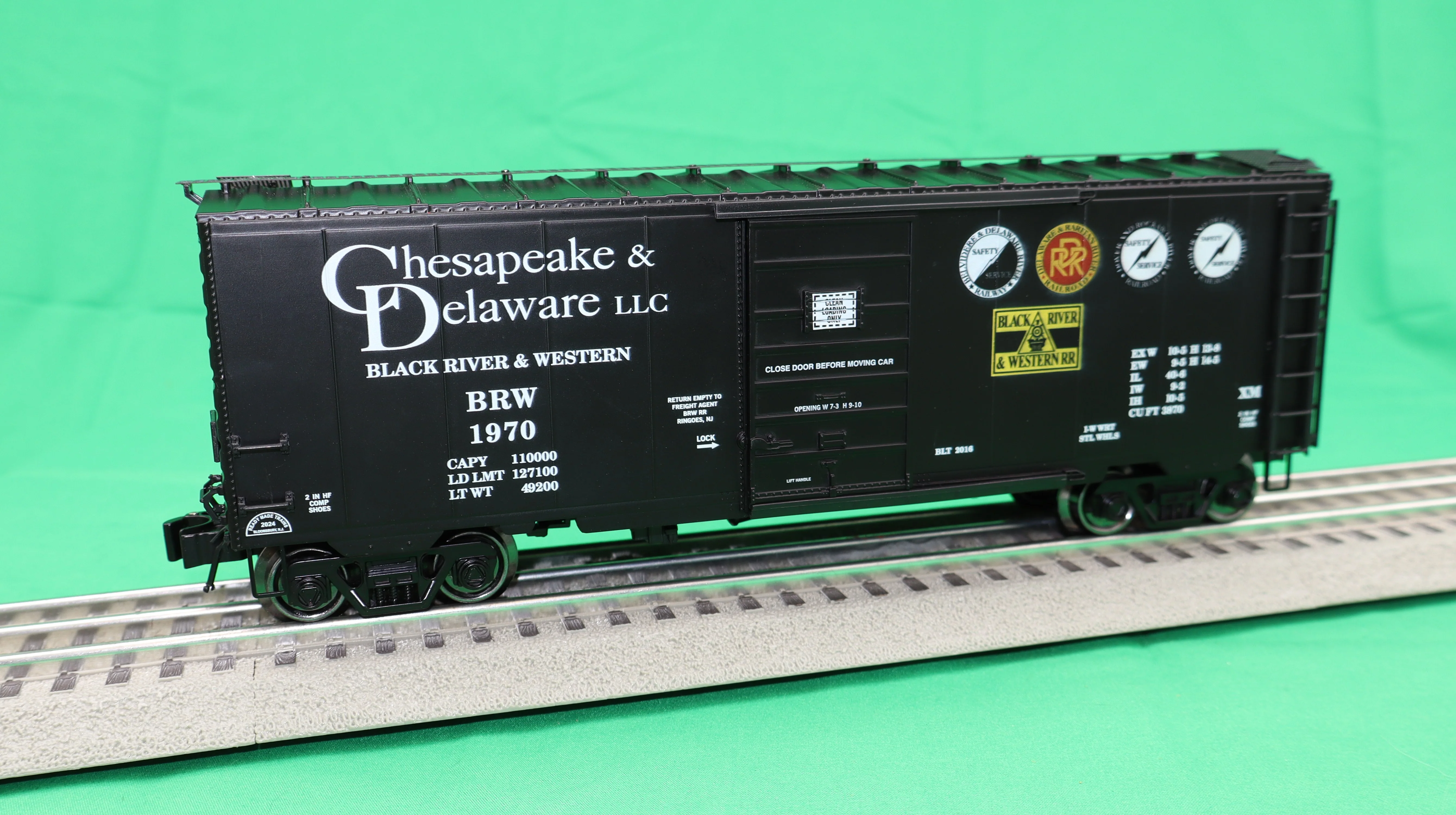 Ready Made Trains RMT-96499-1581 - 40" PS-1 Boxcar "Chesapeake & Delaware" #1970 (Black)