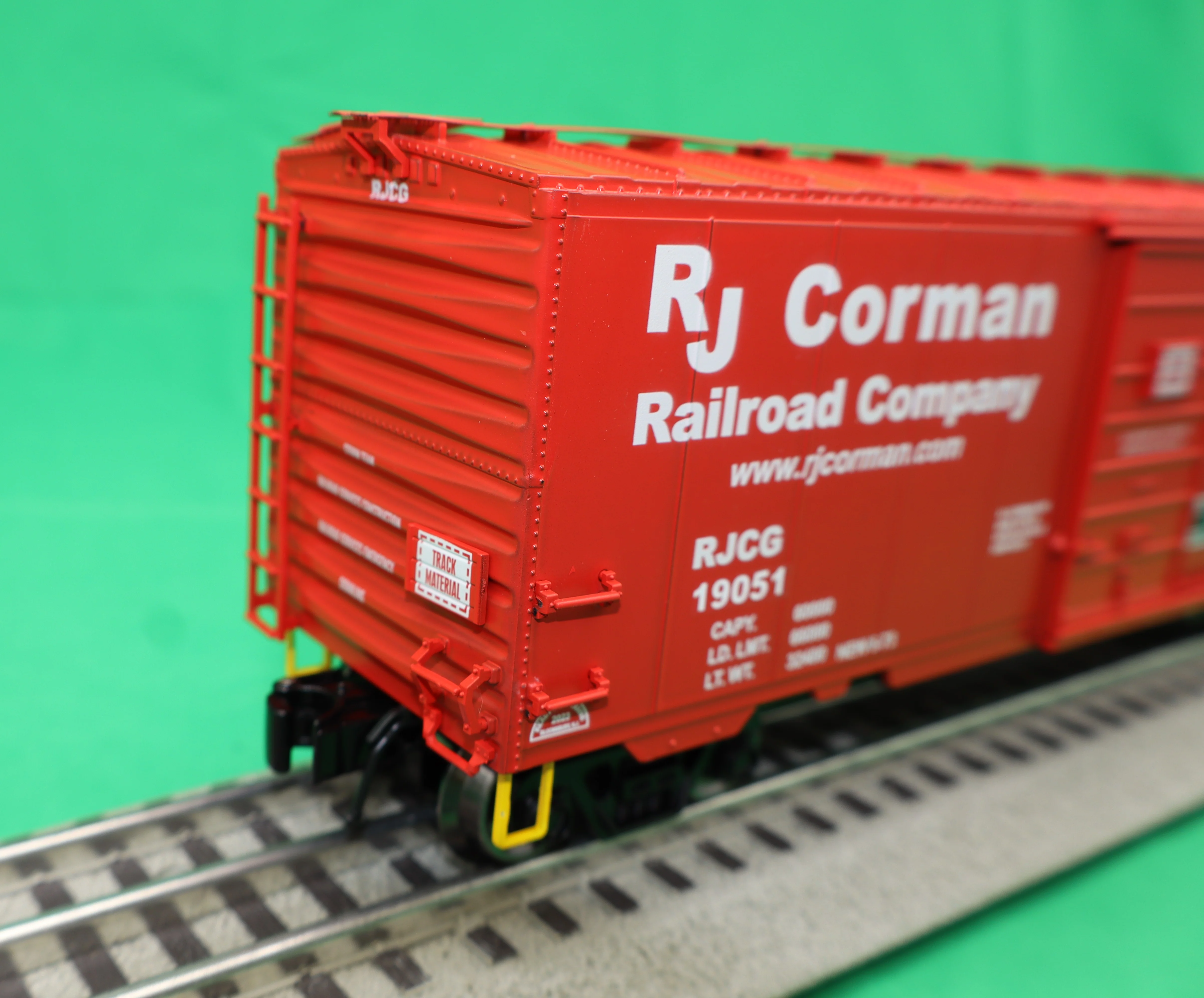 Ready Made Trains RMT-96499-21 - 40" PS-1 Box Car "RJ Corman" - Image 2