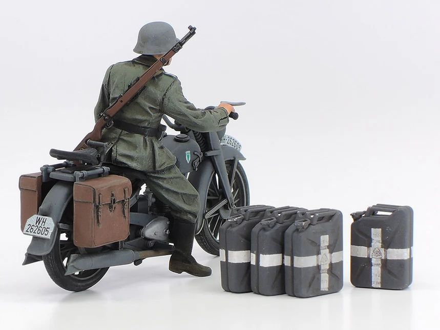Tamiya 25209 - German Panzer IV Ausf.G Early Motorcycle Set Eastern Front - 1/35 Scale Model Kit - Image 8