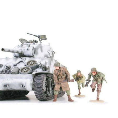 Tamiya 35251 - U.S. M4A3 Sherman 105mm Howitzer - 1/35 Scale Model Kit - Image 4