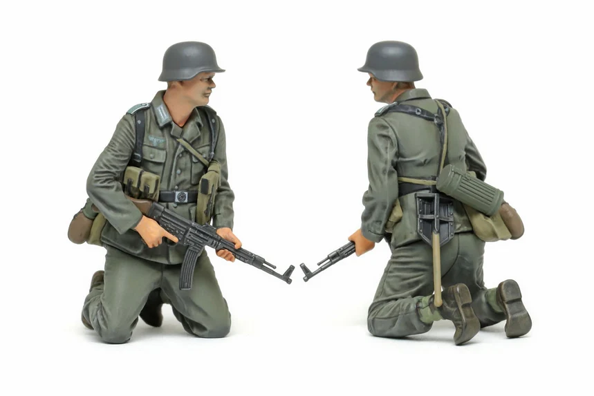 Tamiya 35382 - German Infantry Set Late WWII - 1/35 Scale Model Kit - Image 8