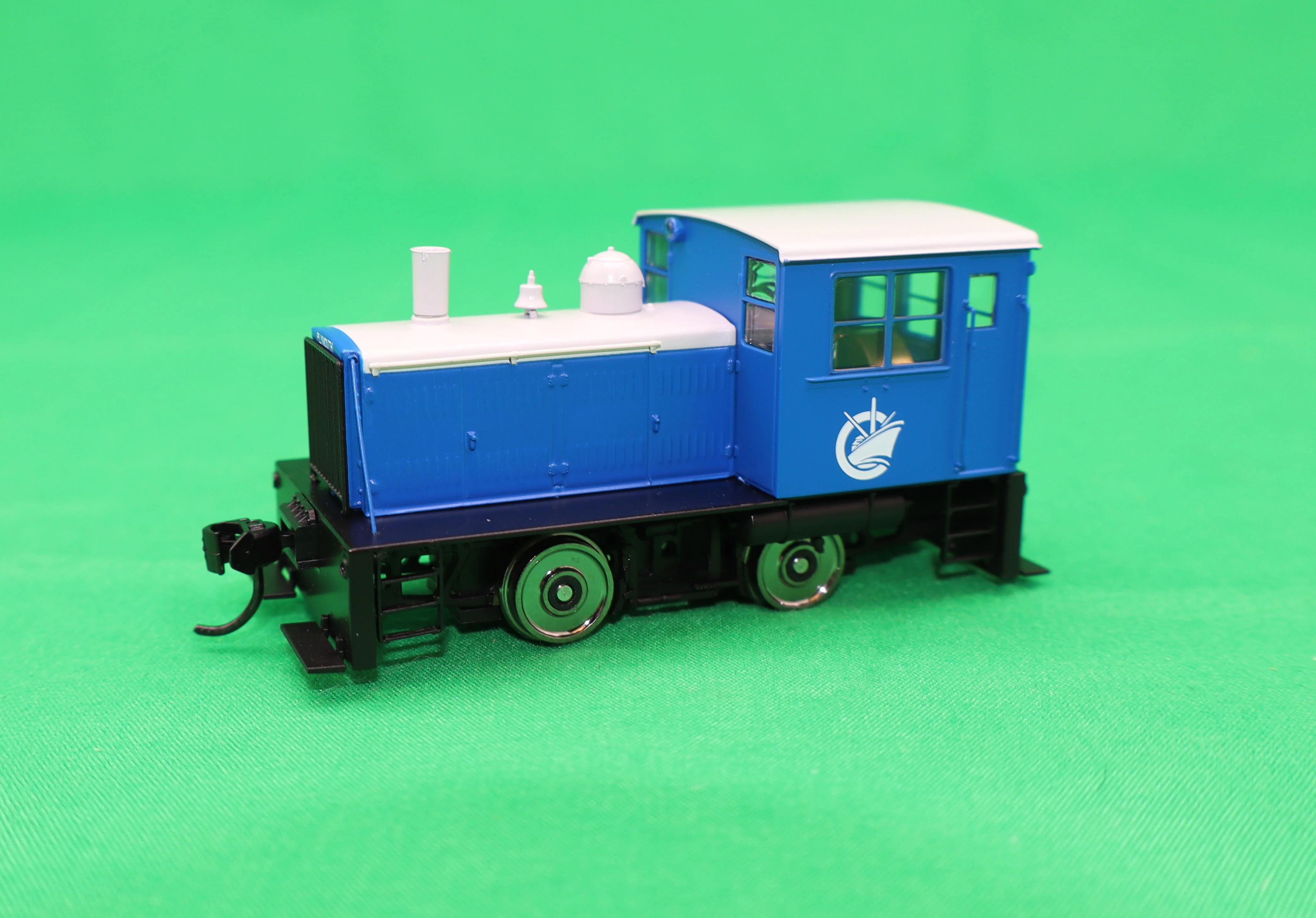 Walthers HO 910-10014 - Mainline - Plymouth ML-8 Industrial Switcher Diesel Locomotive "Coastal Transportation" (Standard DC)