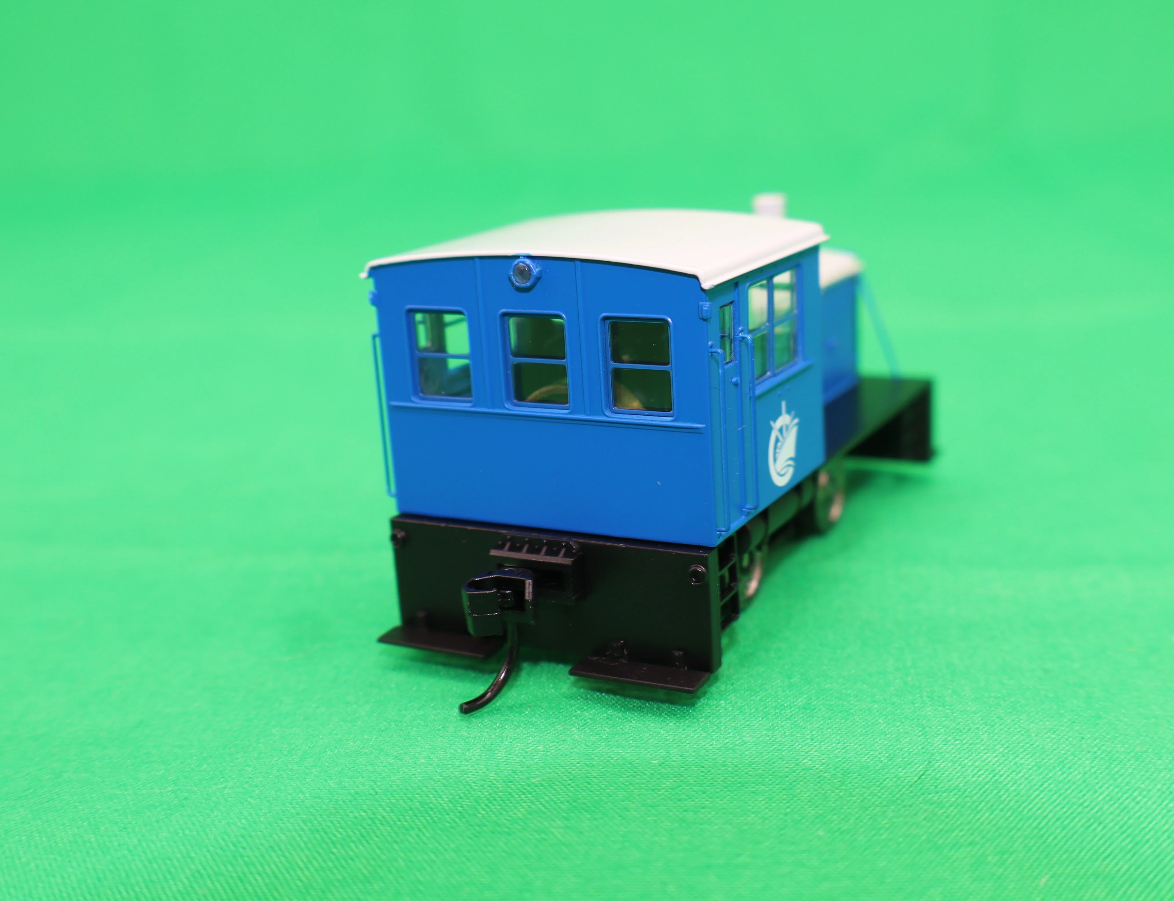 Walthers HO 910-10014 - Mainline - Plymouth ML-8 Industrial Switcher Diesel Locomotive "Coastal Transportation" (Standard DC) - Image 3