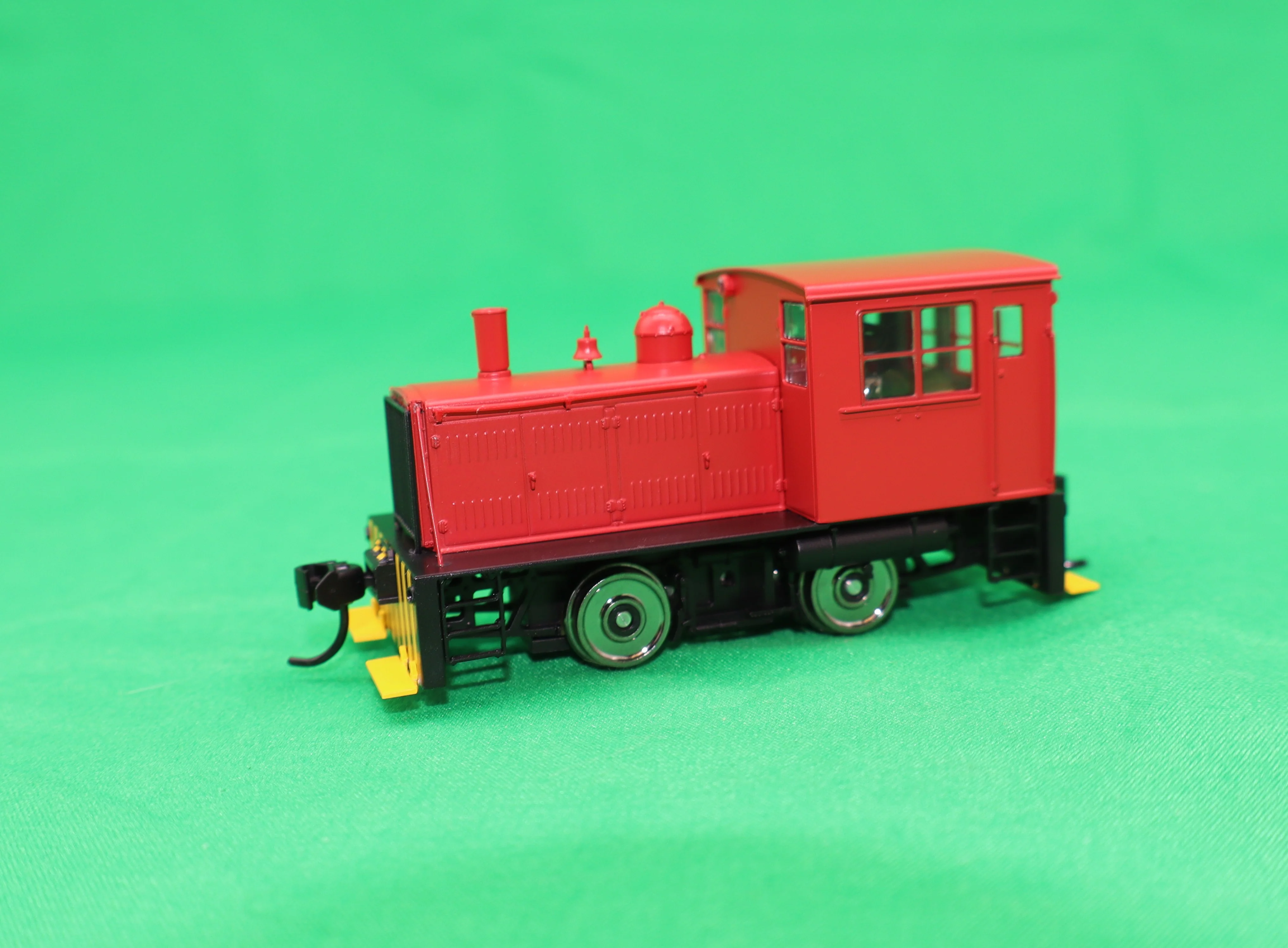 Walthers HO 910-20017 - Mainline - Plymouth ML-8 Industrial Switcher Diesel Locomotive (DCC Only)