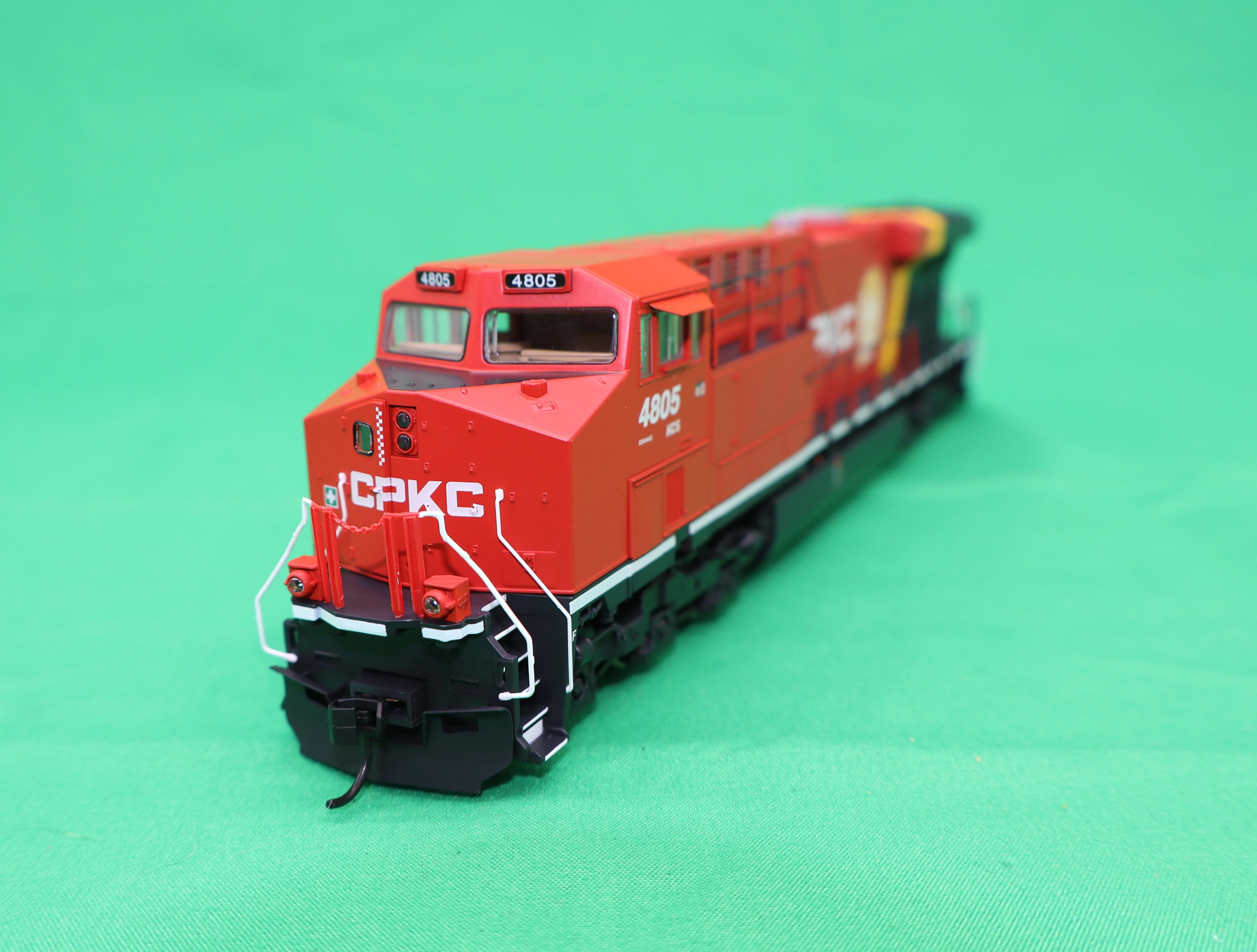 Walthers HO 910-20229 - Mainline - GE ES44AC Evolution Series GEVO Diesel Engine "Canadian Pacific Kansas City" #4805 (DCC w/ ESU Sound) - Image 2