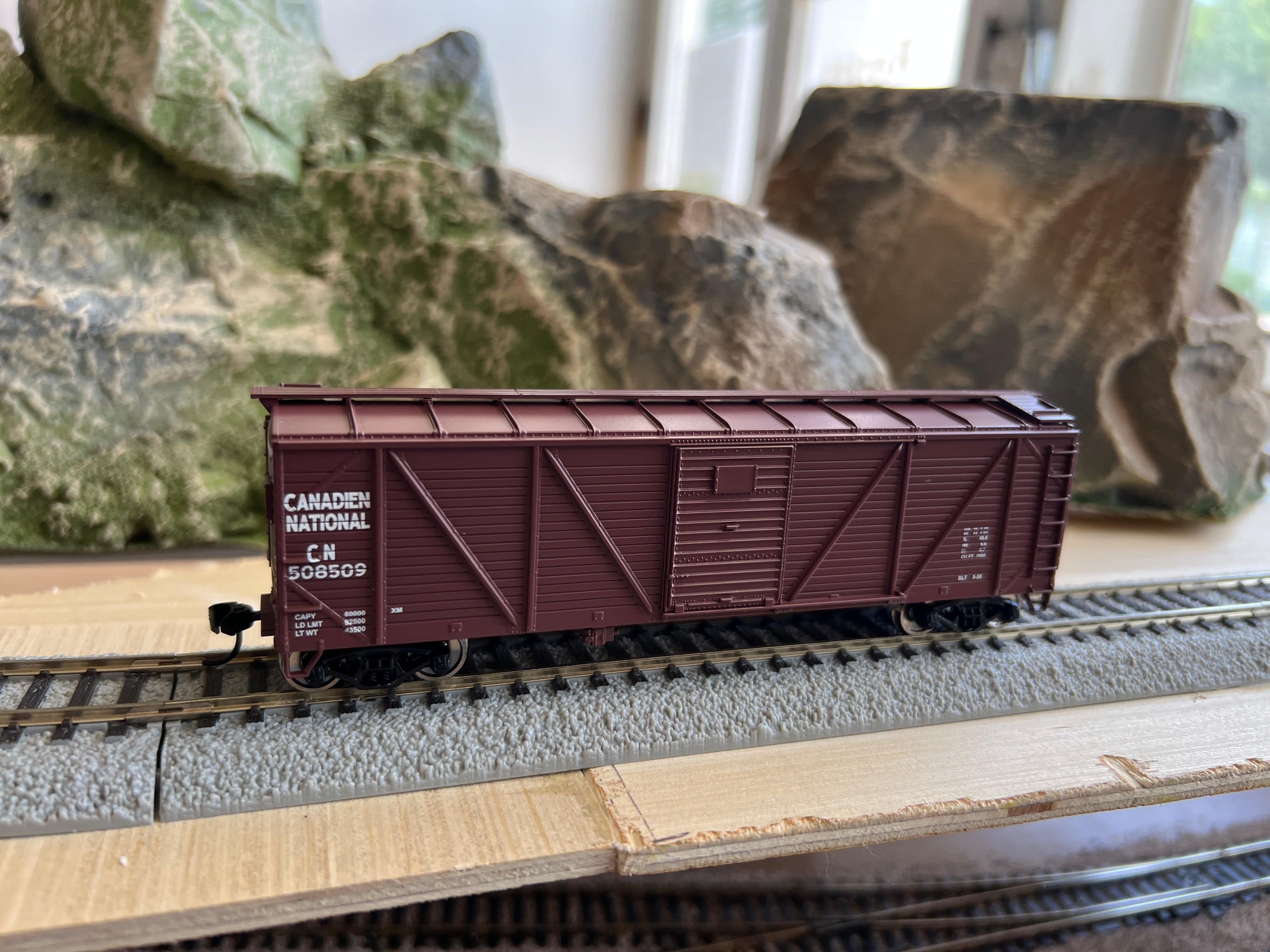Walthers HO 910-40356 - Mainline - 40' AAR Single Sheathed Boxcar w/Dreadnaught Ends "Canadian National" #508538 - Image 3