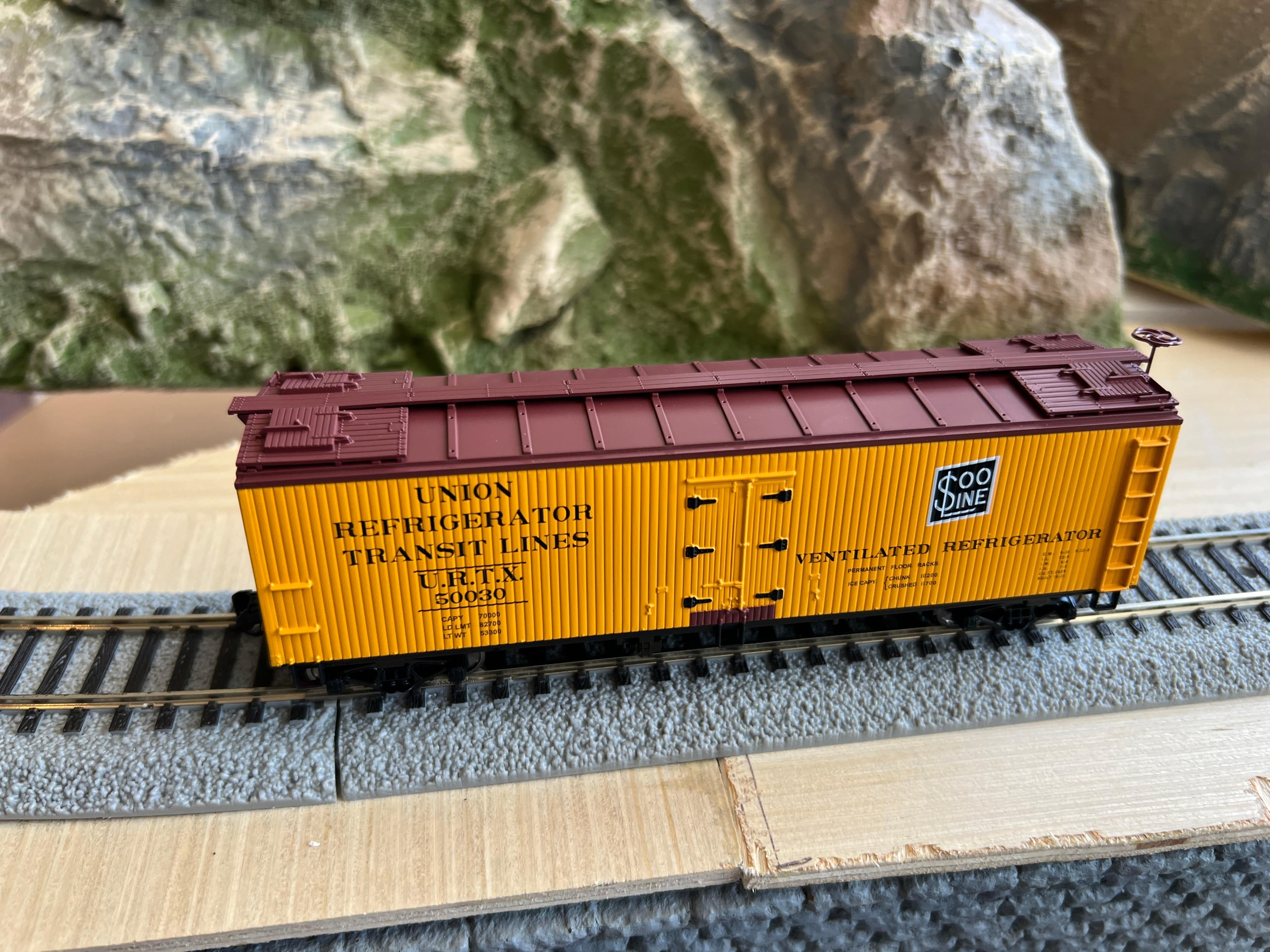 Walthers HO 910-41242 - Mainline - 40' Wood Reefer w/ Wood Ends "SOO Line" #50055 - Image 3