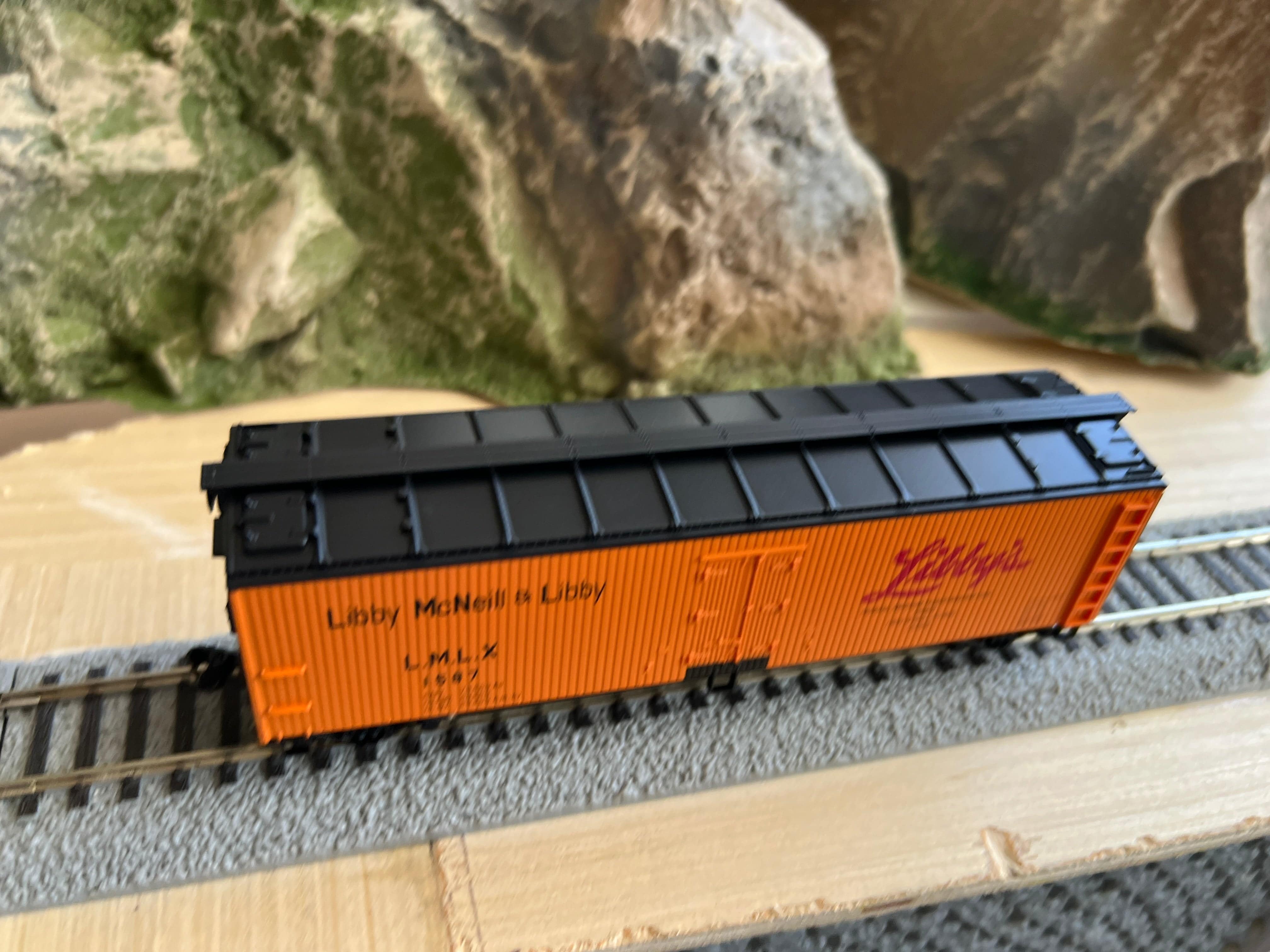 Walthers HO 910-41315 - Mainline - 40' Wood Reefer w/ Steel Ends "LMLX" #1660 (Libby) - Image 3