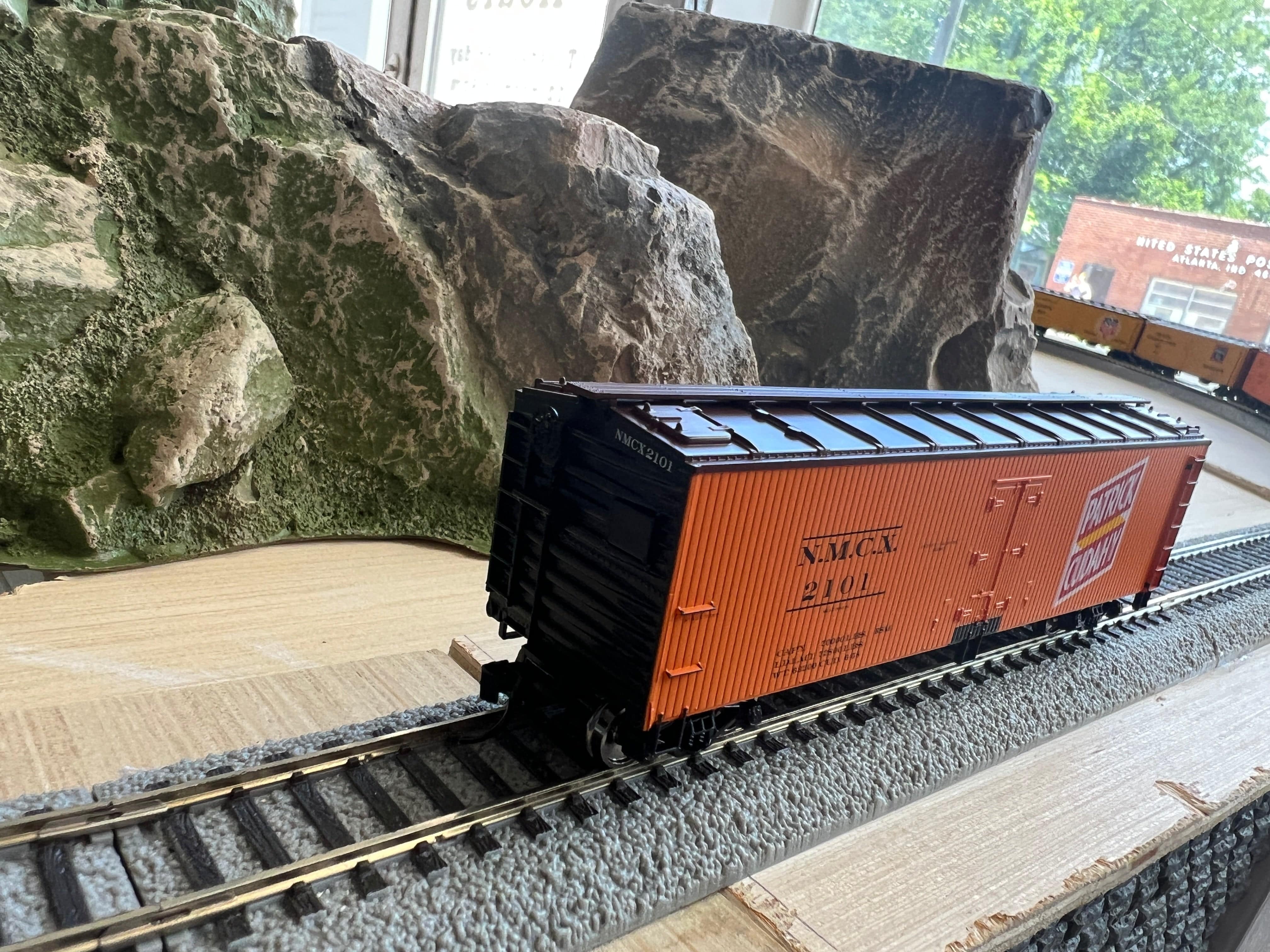 Walthers HO 910-41319 - Mainline - 40' Wood Reefer w/ Steel Ends "NMCX" #2189 (Patrick Cudahy) - Image 3