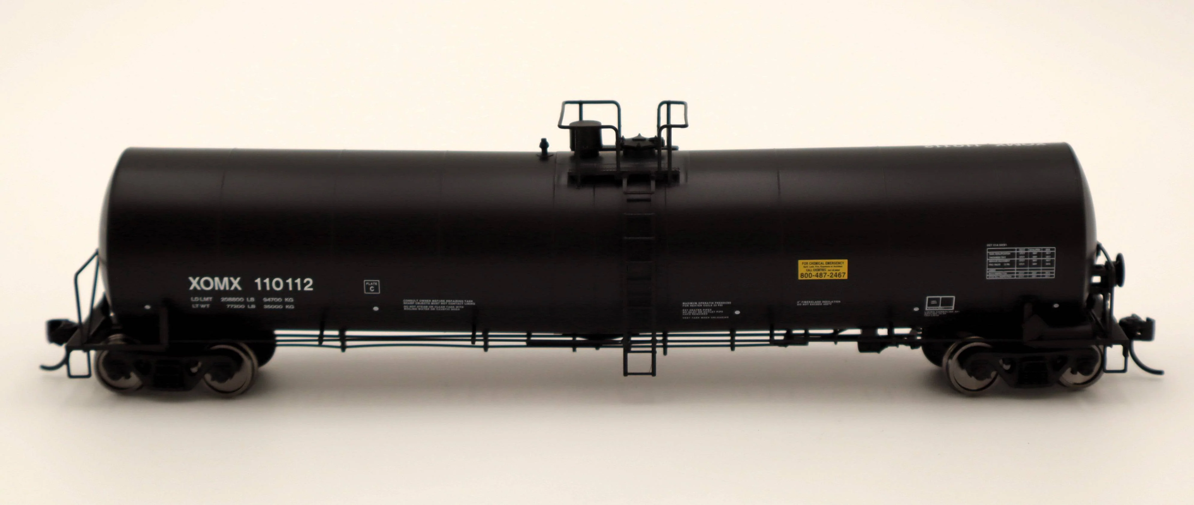 Walthers HO 910-48242 - Mainline - Trinity 25,000-Gallon Tank Car "XOMX" #110112