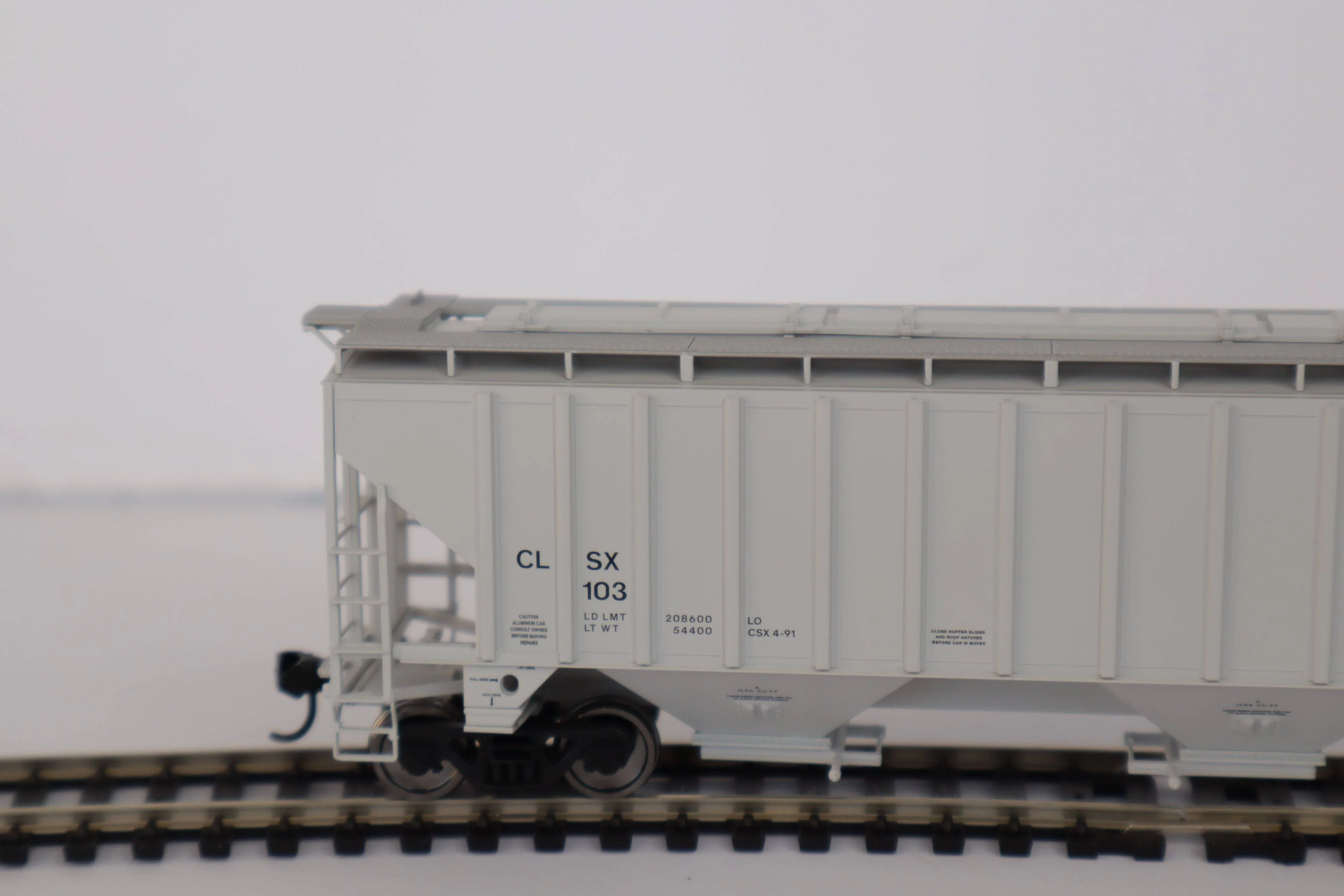 Walthers HO 910-49069 - Mainline - 57' Trinity 4750 3-Bay Covered Hopper "Cargill" #103 (Salt Division) - Image 2