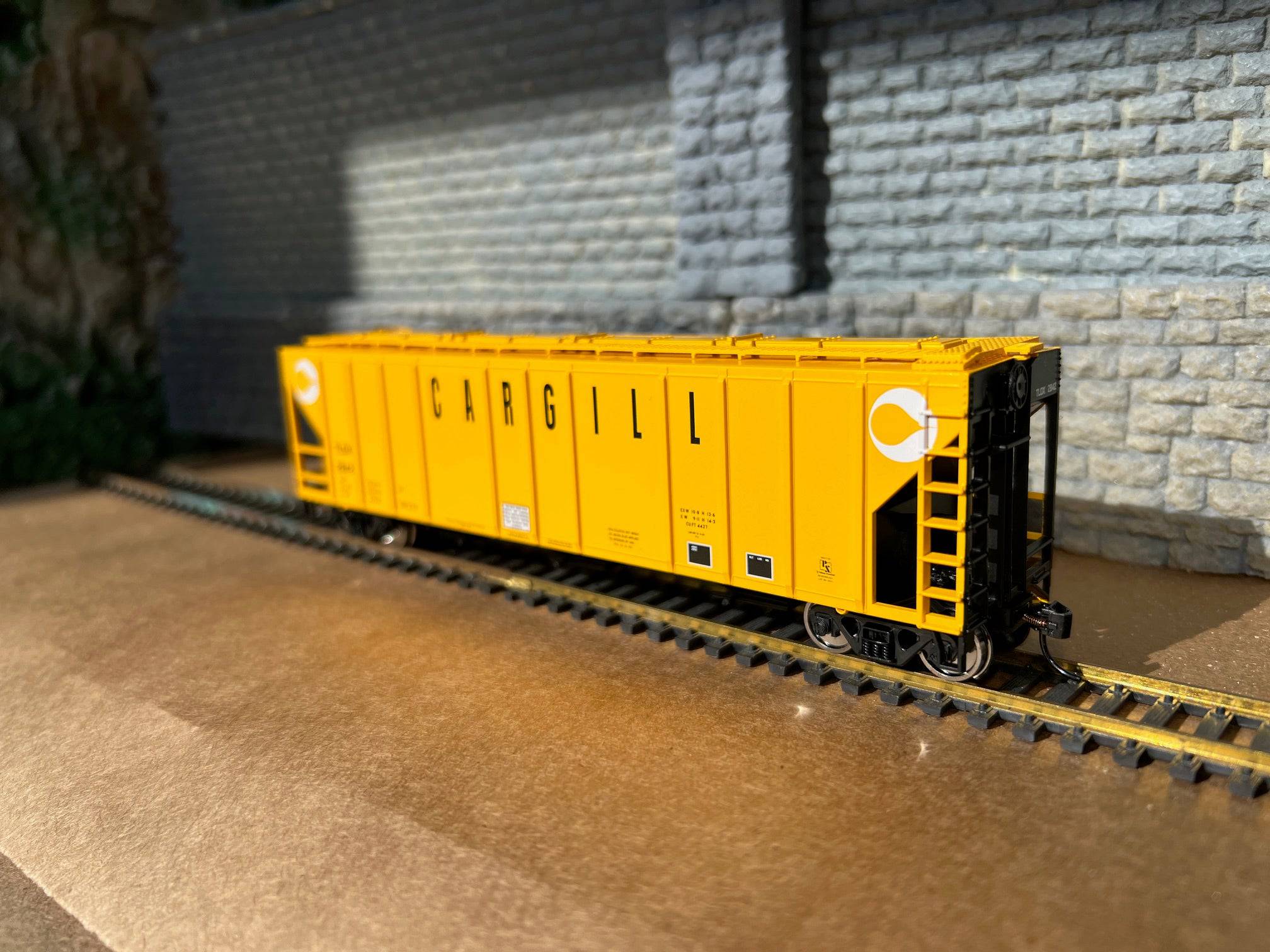 Walthers HO 910-49406 - Mainline - 50' Pullman-Standard PS-2CD 4427 3-Bay Covered Hopper "Cargill TLDX" #2845 - Image 3