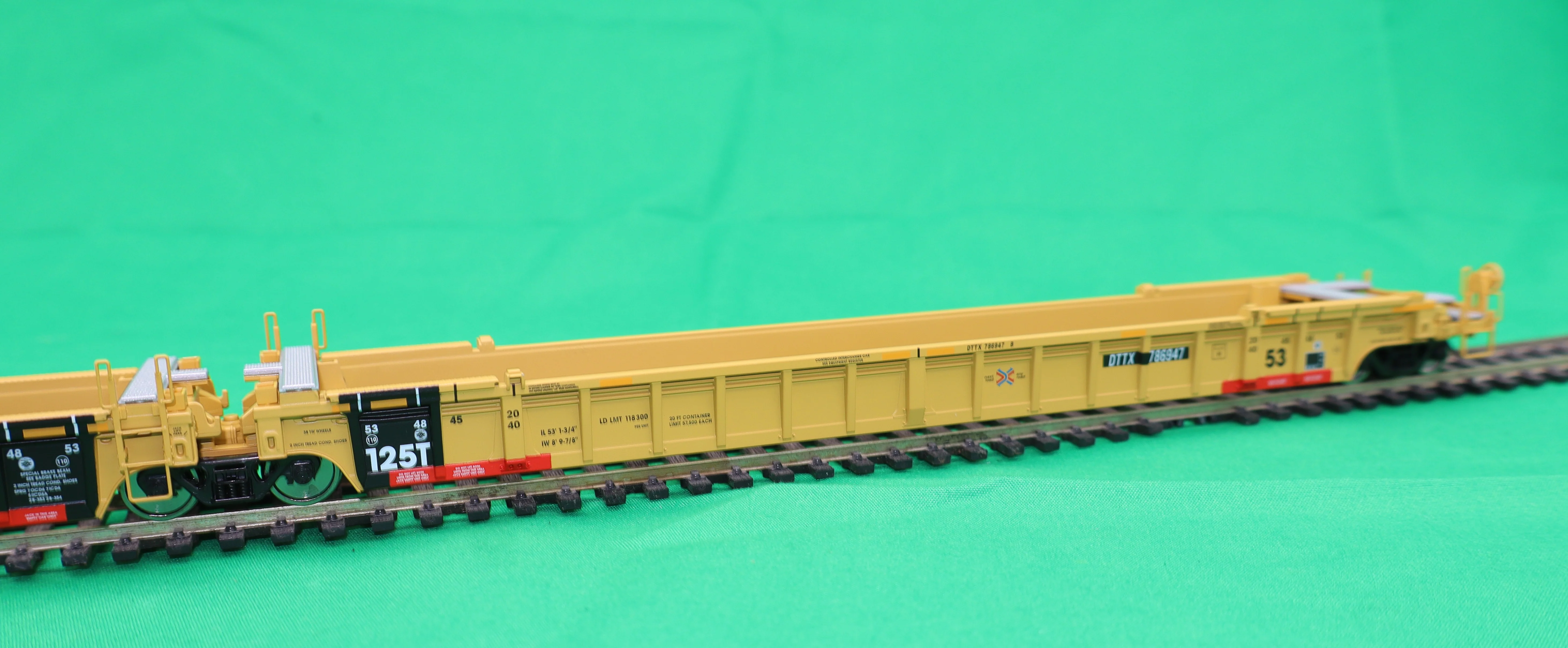 Walthers HO 910-55829 - Mainline - NSC Articulated 3-Unit 53' Well Car "TTX" #786942 - Image 2