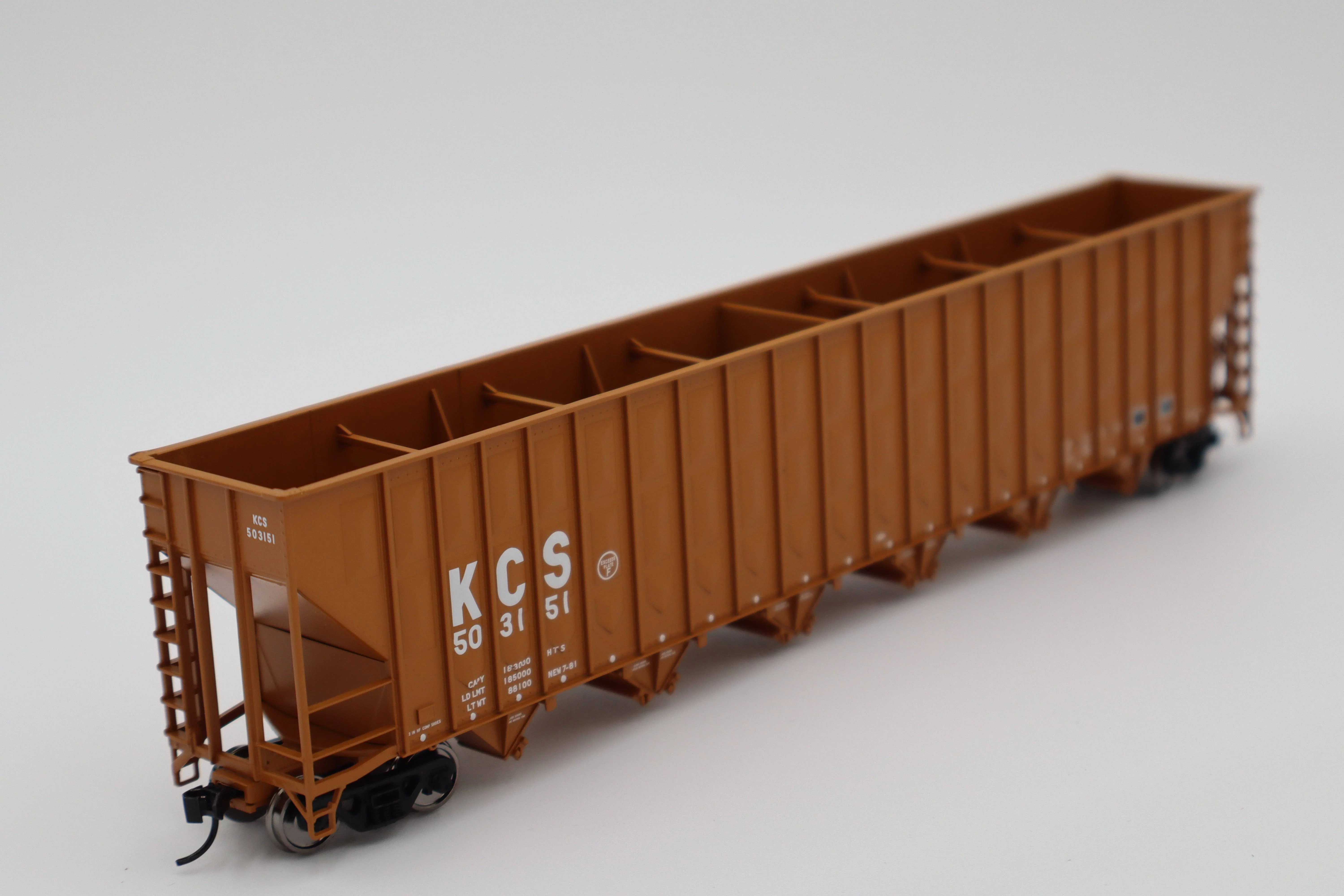 Walthers HO 910-56346 - Mainline - 73' Greenville 7,000 Cubic Foot Wood Chip Hopper "Kansas City Southern" #503151 - Image 2