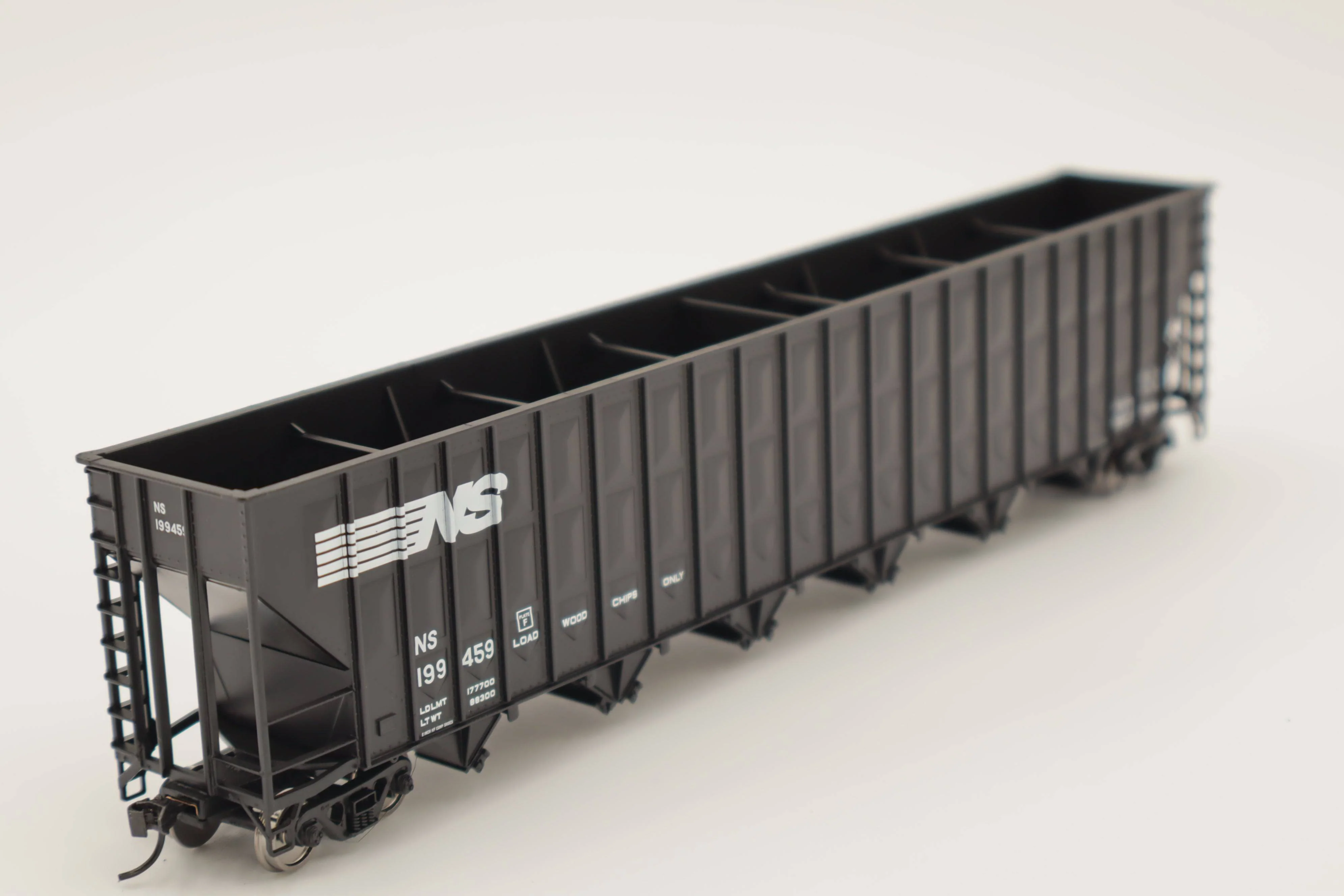 Walthers HO 910-56359 - Mainline - 73' Greenville 7,000 Cubic Foot Wood Chip Hopper "Norfolk Southern" #199475 - Image 2
