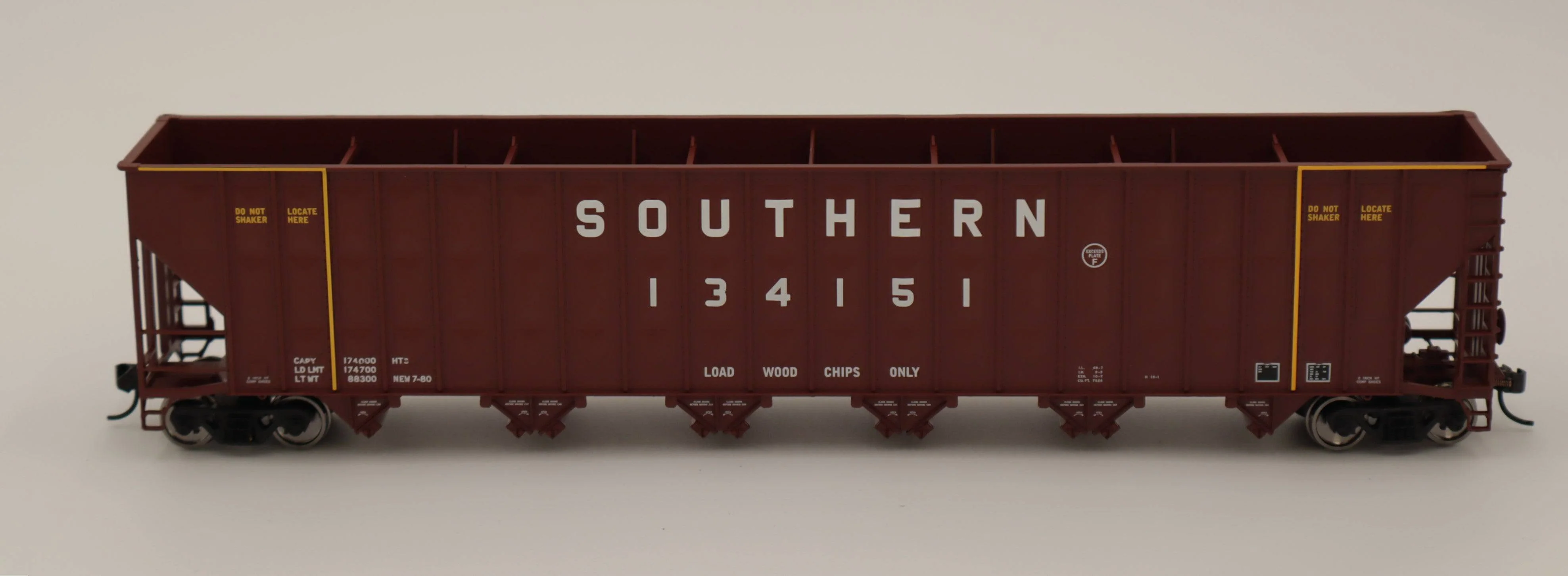 Walthers HO 910-56368 - Mainline - 73' Greenville 7,000 Cubic Foot Wood Chip Hopper "Southern" #134465 (brown)