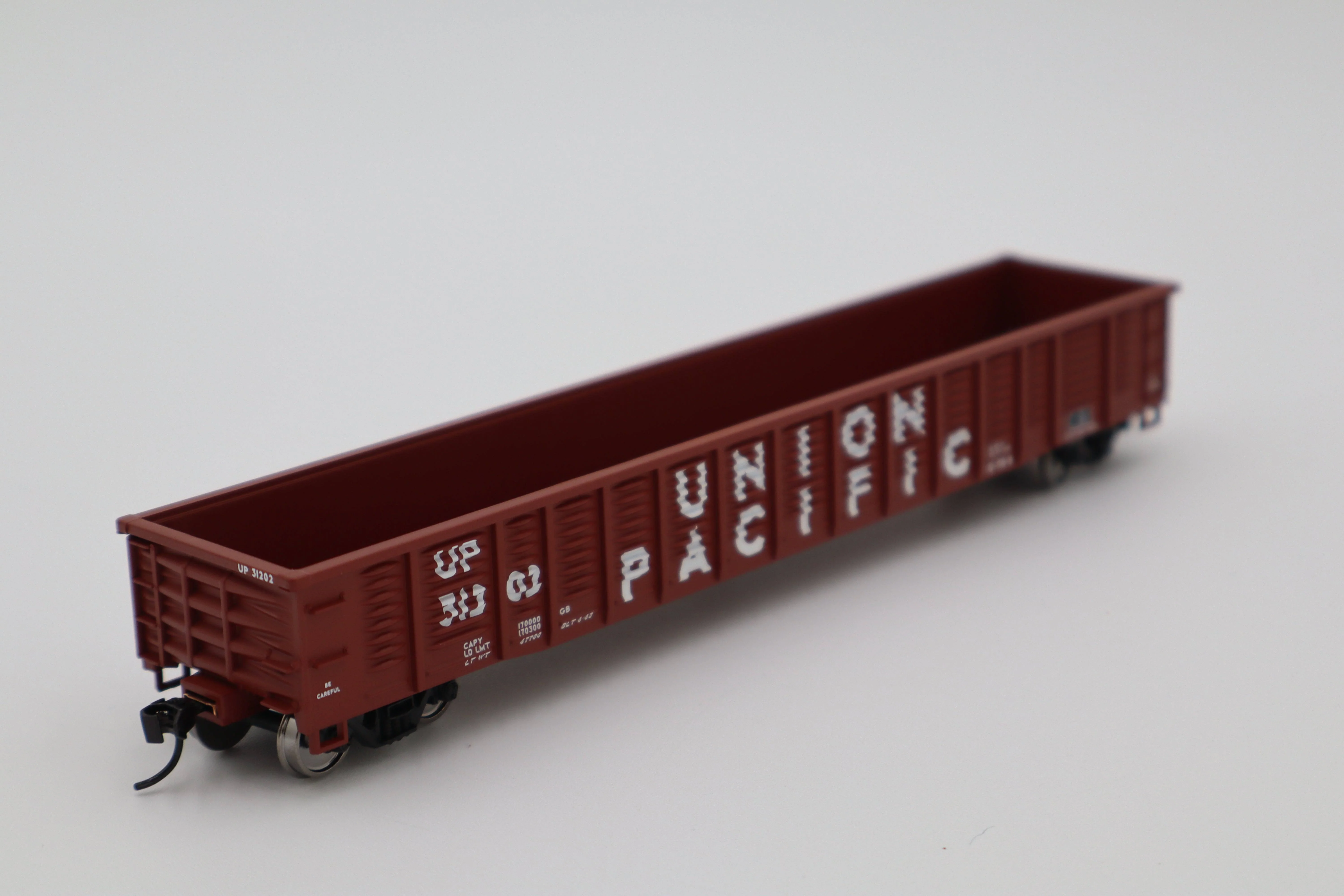 Walthers HO 910-6090 - Mainline - 53' Corrugated-Side Gondola "Union Pacific" #31217 - Image 2