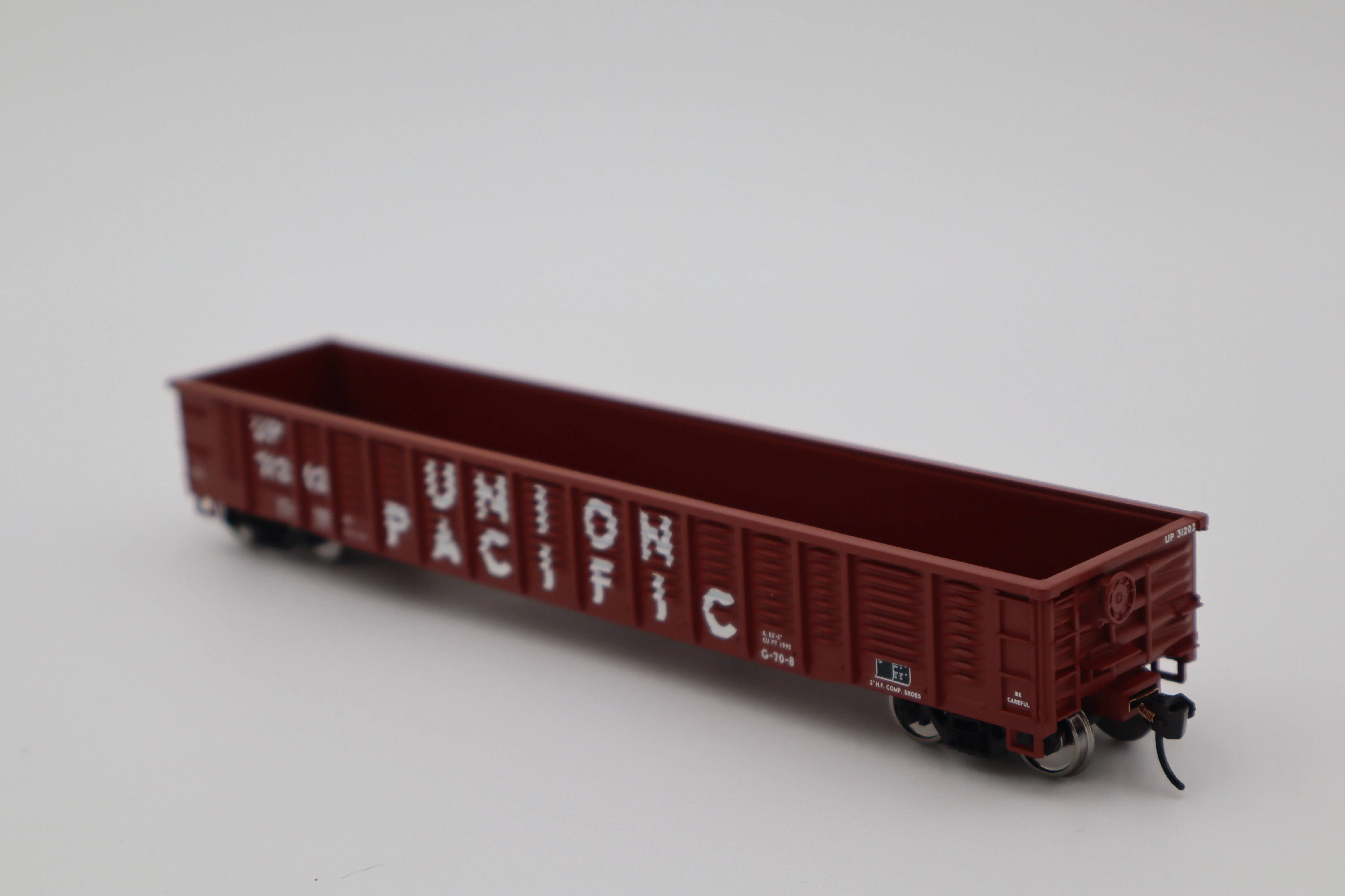 Walthers HO 910-6090 - Mainline - 53' Corrugated-Side Gondola "Union Pacific" #31217 - Image 3