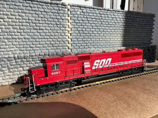 Walthers HO 910-9762 - Mainline - EMD SD60 Spartan Cab Diesel Locomotive "Canadian Pacific" #6303 (Standard DC) - Image 3