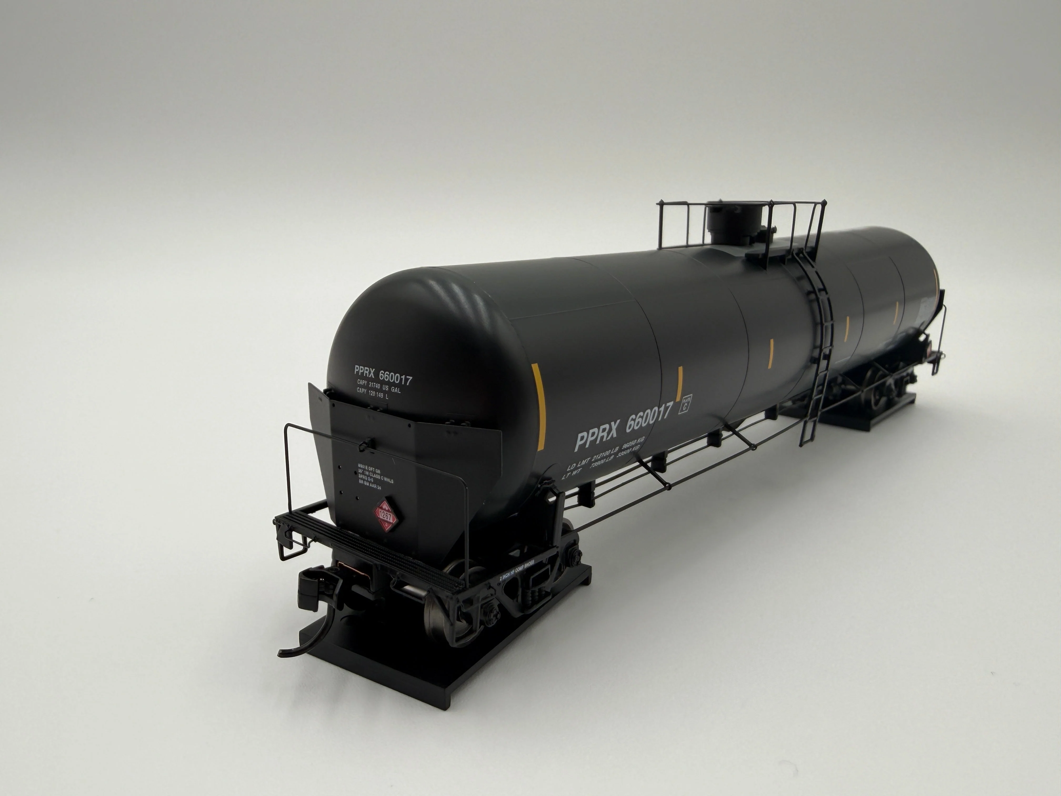 Walthers HO 920-100775 - Proto - 55' Trinity Modified 30,145-Gallon Tank Car "Conoco Phillips" #660038 (PPRX) - Image 2